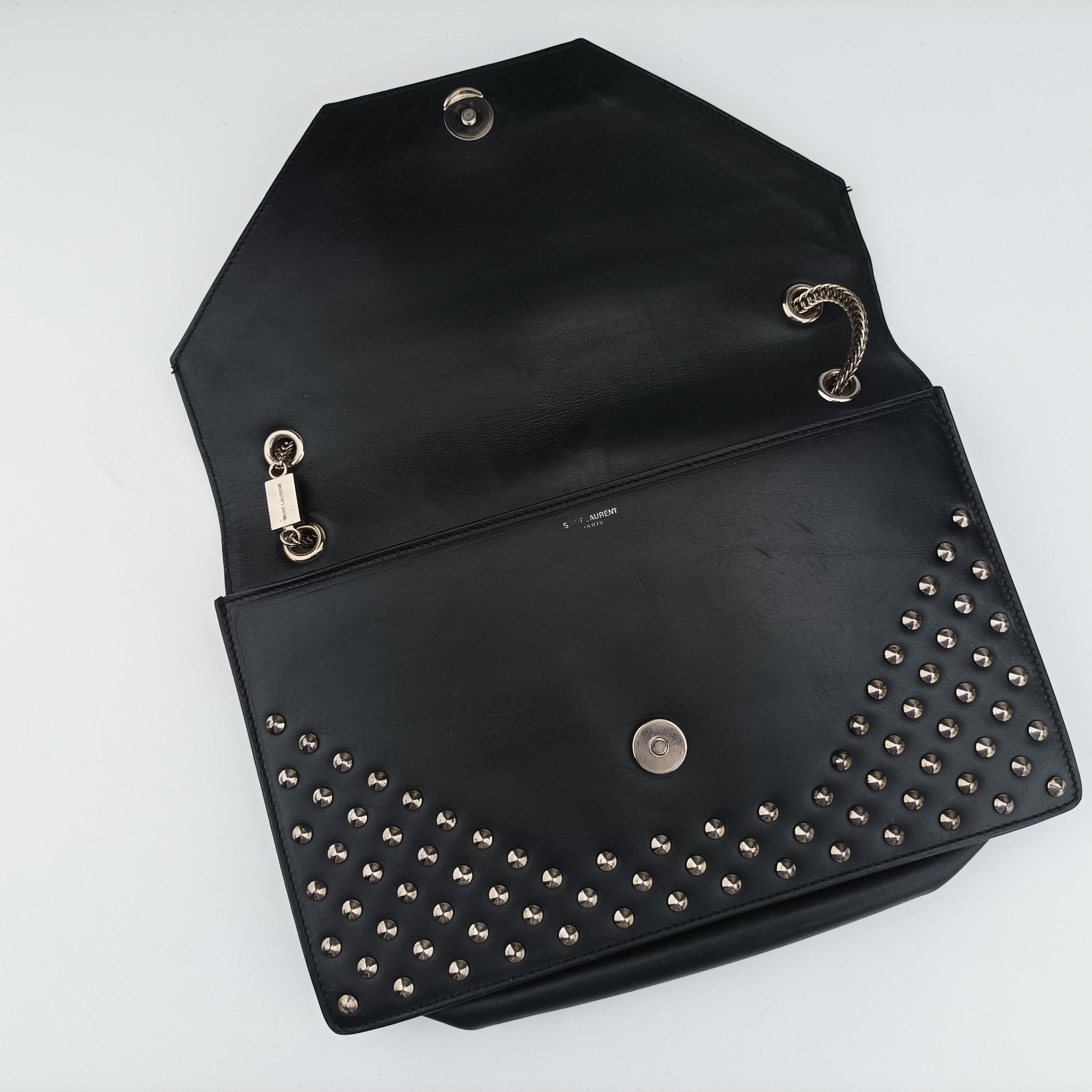 Pre-owned Yves Saint Laurent Betty Black Leather 315680 shoulderbag | stylenewstar