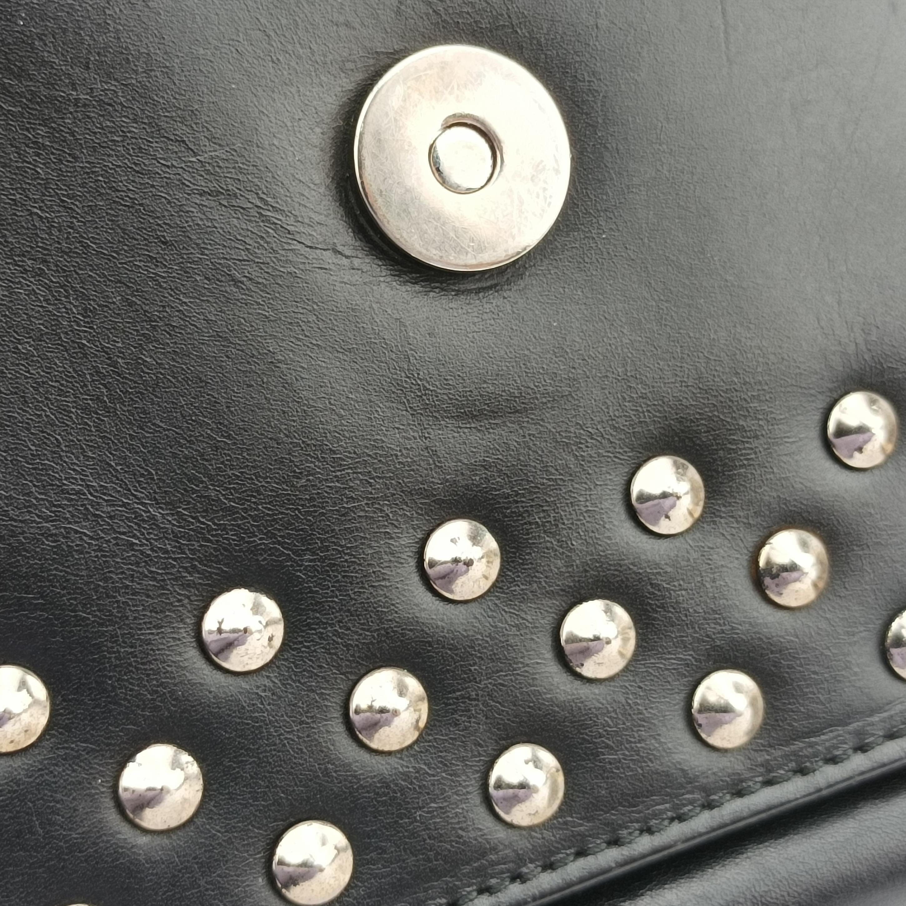 Pre-owned Yves Saint Laurent Betty Black Leather 315680 shoulderbag | stylenewstar