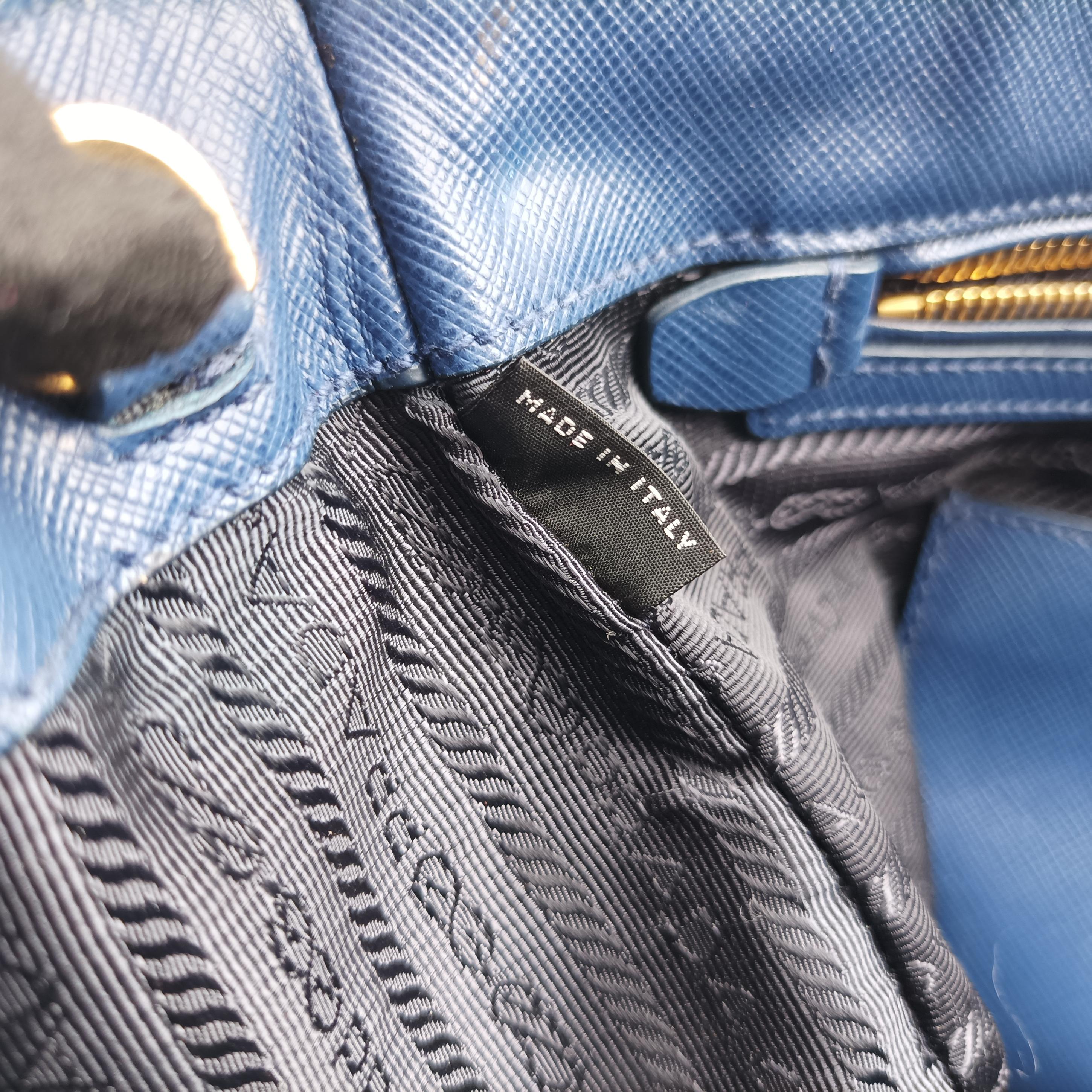 Vintage Prada Galleria Blue SAFFIANO Leather BN2274 handbag | stylenewstar
