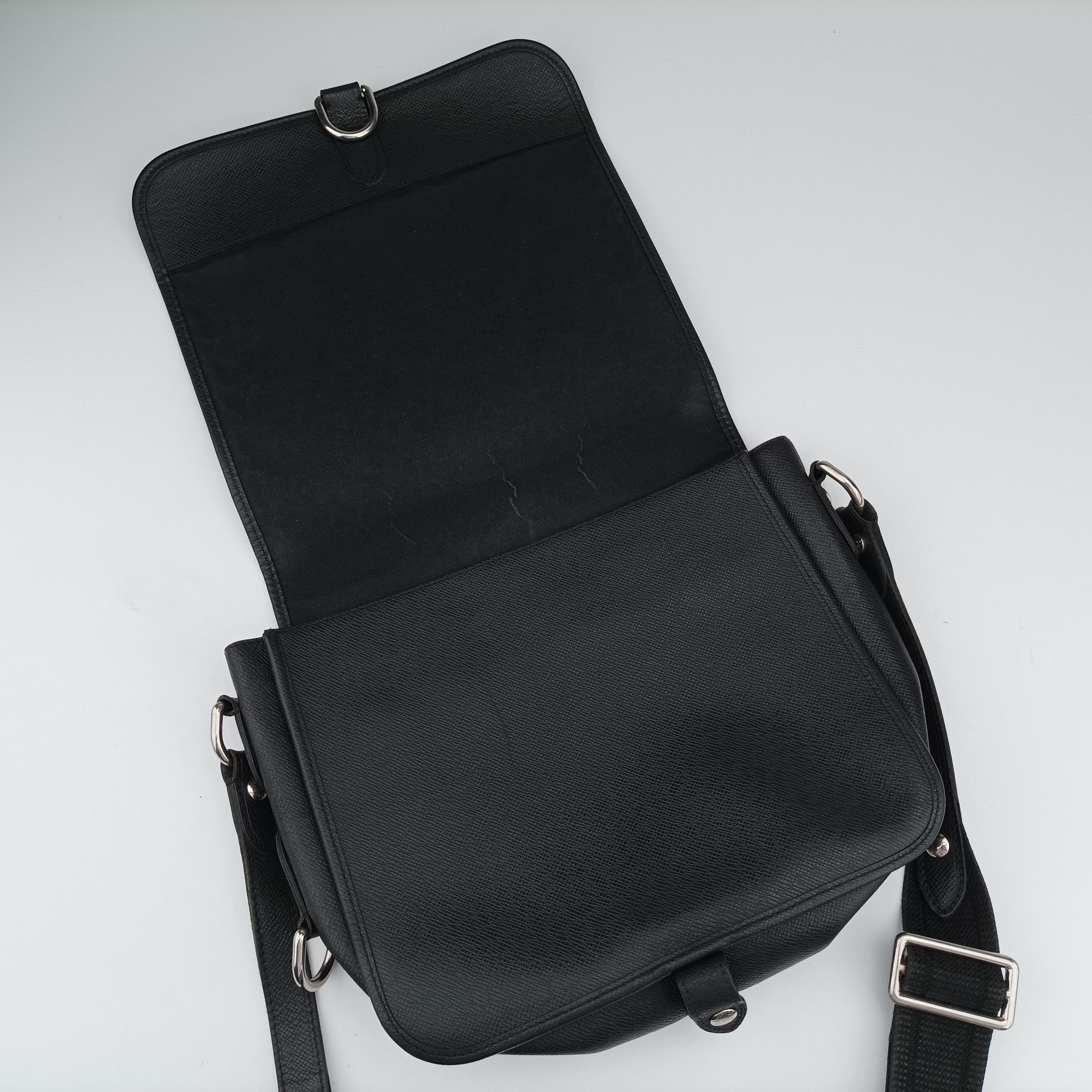 Pre-owned Louis Vuitton ANDREI ARDOISE Taiga M32482 shoulderbag | stylenewstar