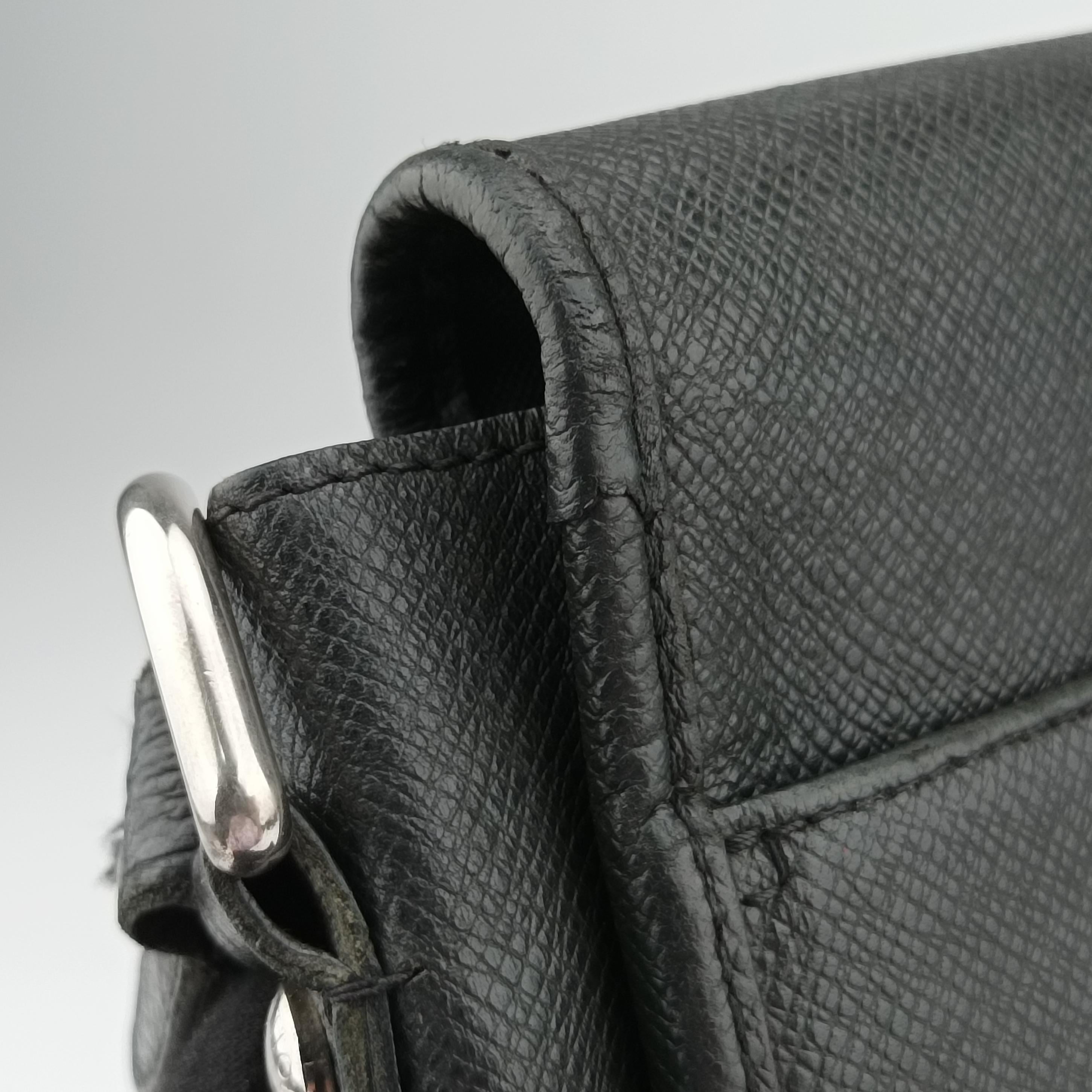 Pre-owned Louis Vuitton ANDREI ARDOISE Taiga M32482 shoulderbag | stylenewstar