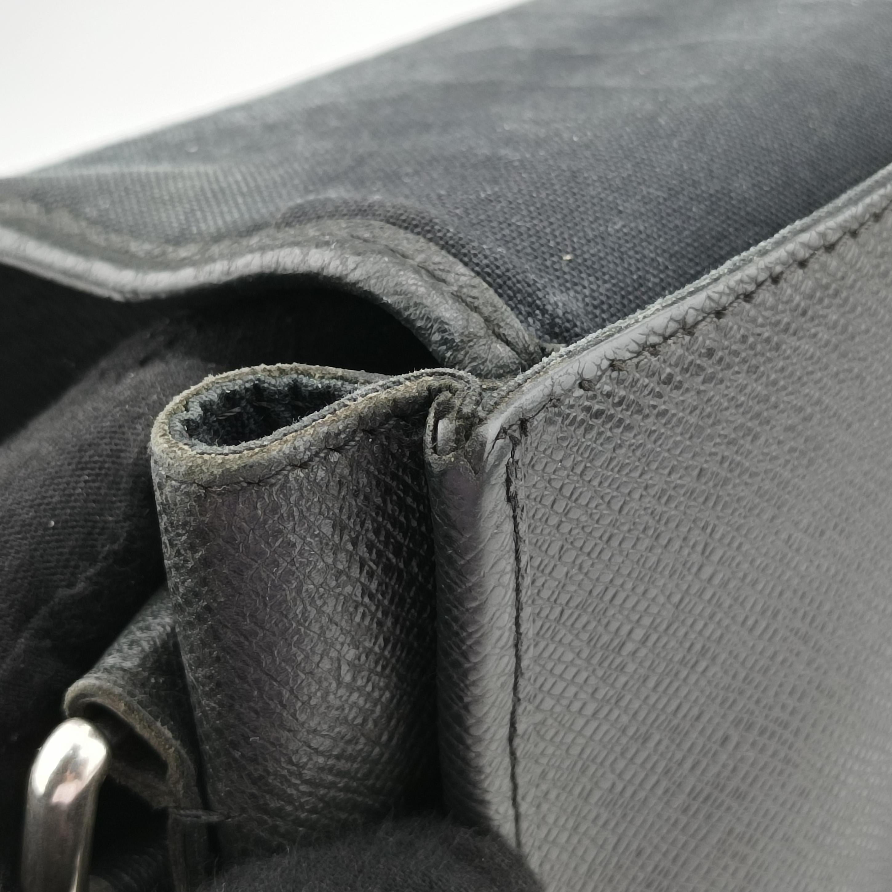 Pre-owned Louis Vuitton ANDREI ARDOISE Taiga M32482 shoulderbag | stylenewstar