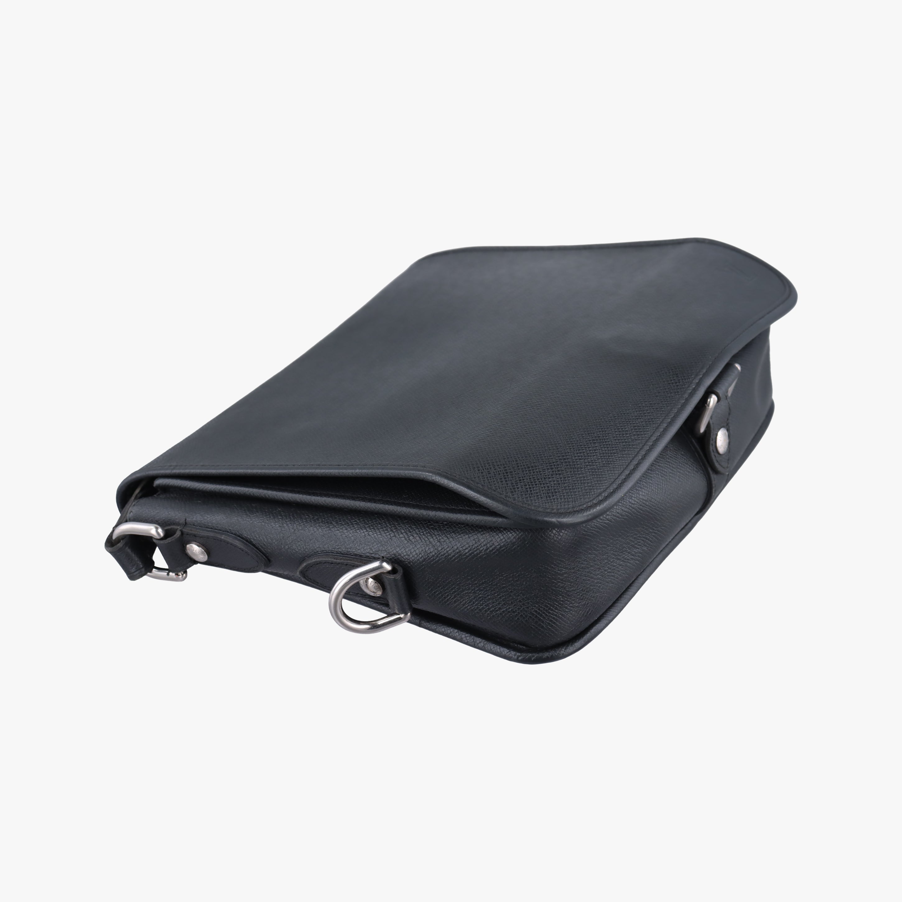 Pre-owned Louis Vuitton ANDREI ARDOISE Taiga M32482 shoulderbag | stylenewstar