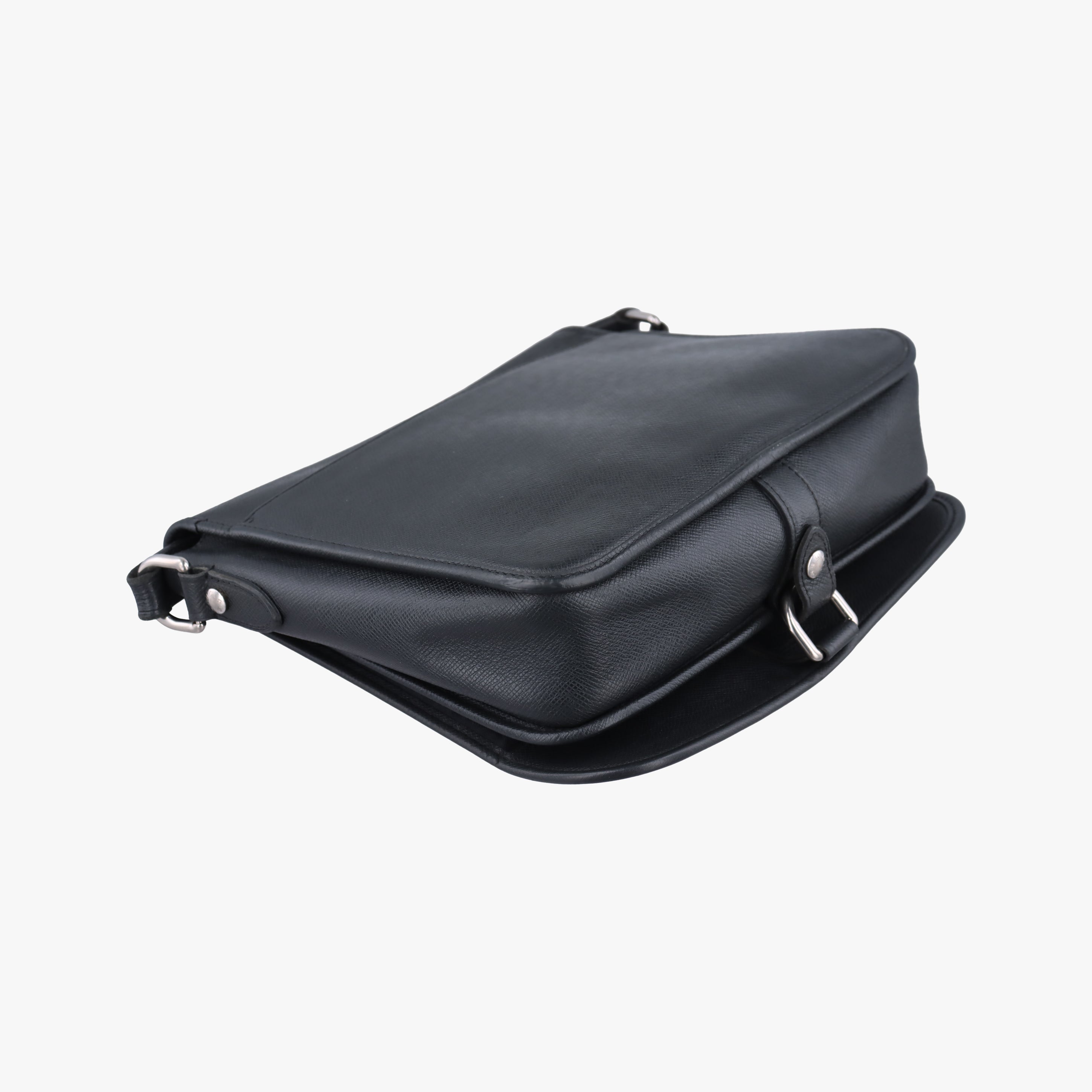 Pre-owned Louis Vuitton ANDREI ARDOISE Taiga M32482 shoulderbag | stylenewstar