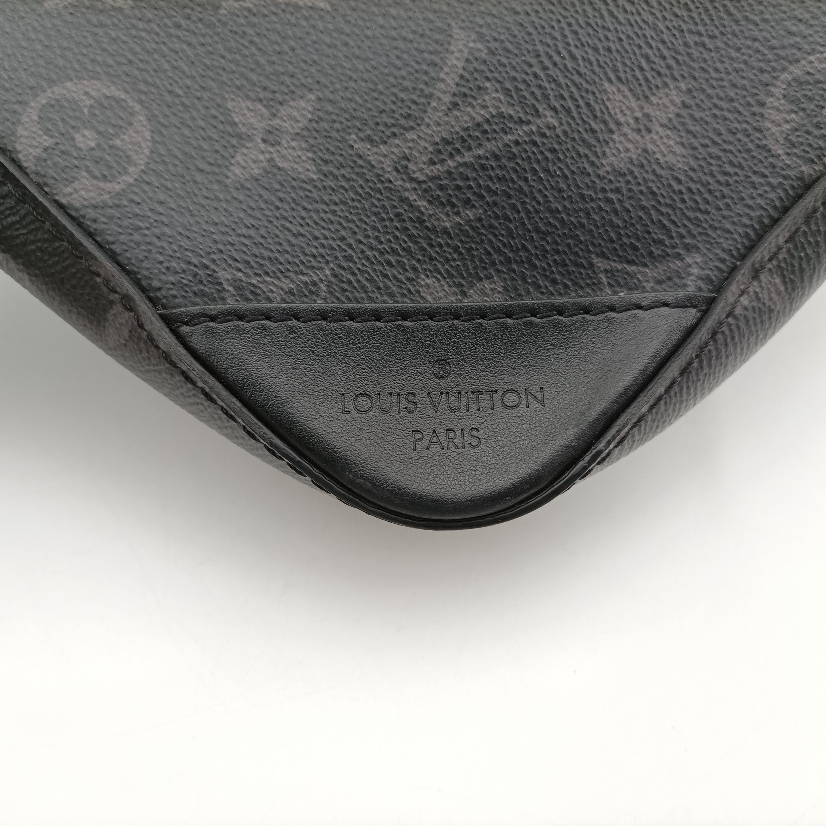 Pre-owned Louis Vuitton Trio Messenger black Monogram Eclipse Reverse M69443 shoulderbag | stylenewstar