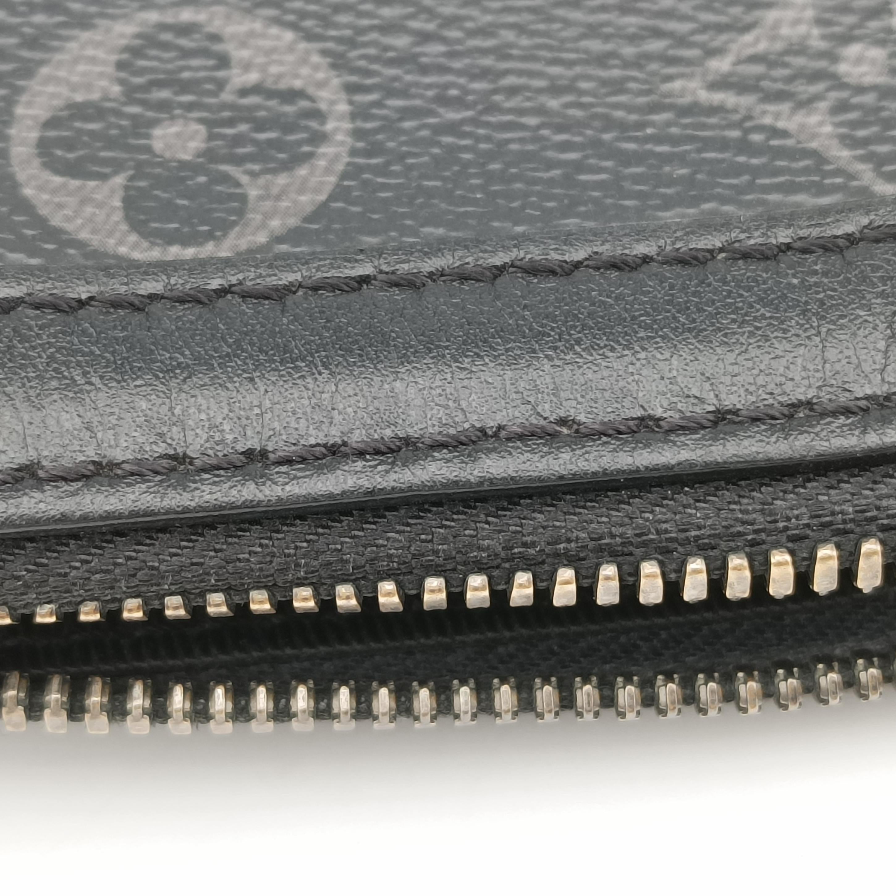 Pre-owned Louis Vuitton Trio Messenger black Monogram Eclipse Reverse M69443 shoulderbag | stylenewstar