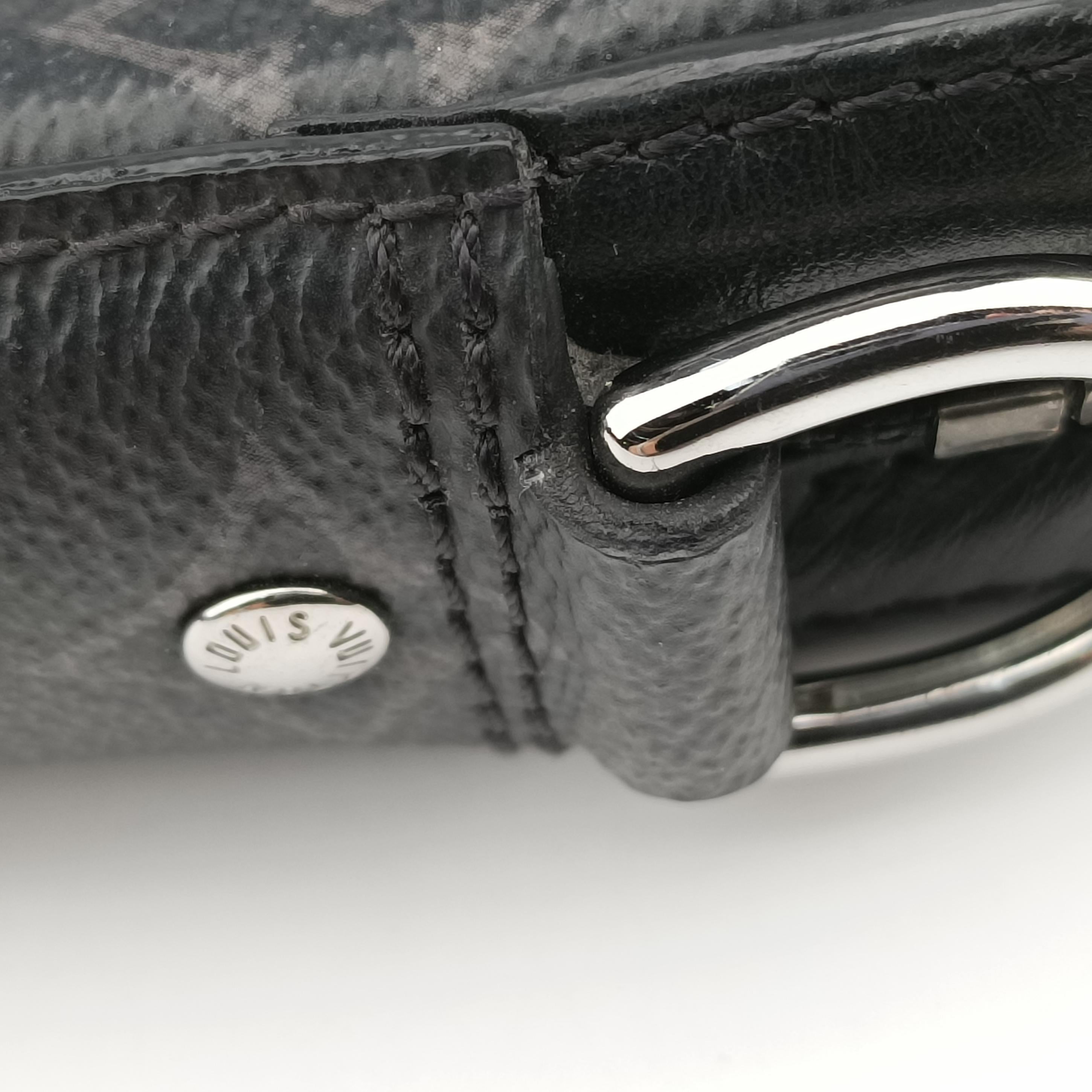 Pre-owned Louis Vuitton Trio Messenger black Monogram Eclipse Reverse M69443 shoulderbag | stylenewstar