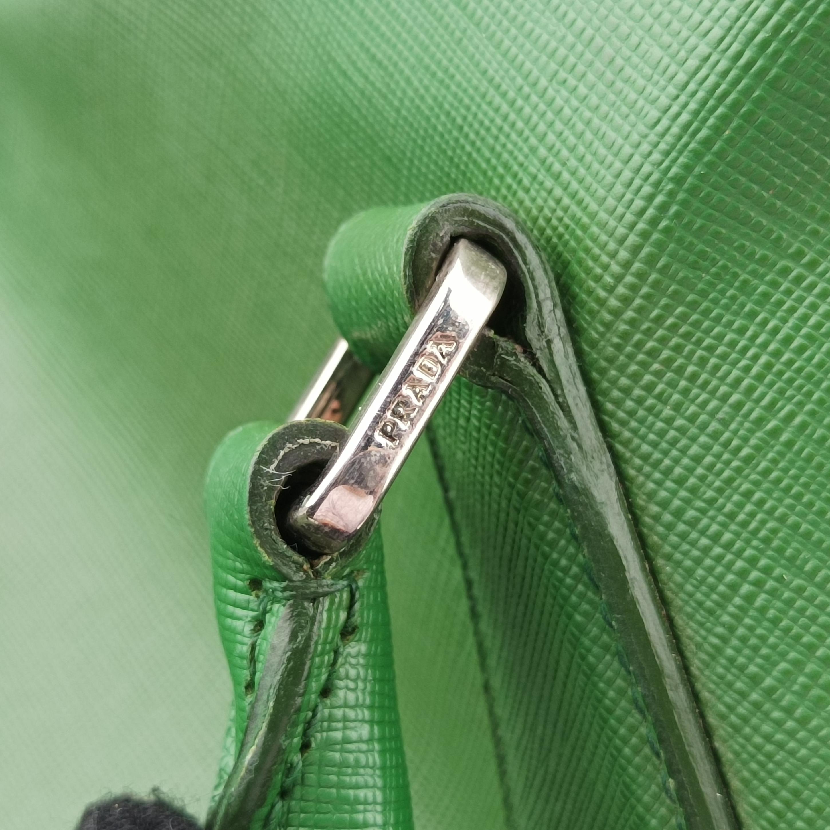 Pre-owned Prada Classic Laptop briefcase Green SAFFIANO Leather VS0305 shoulderbag | stylenewstar