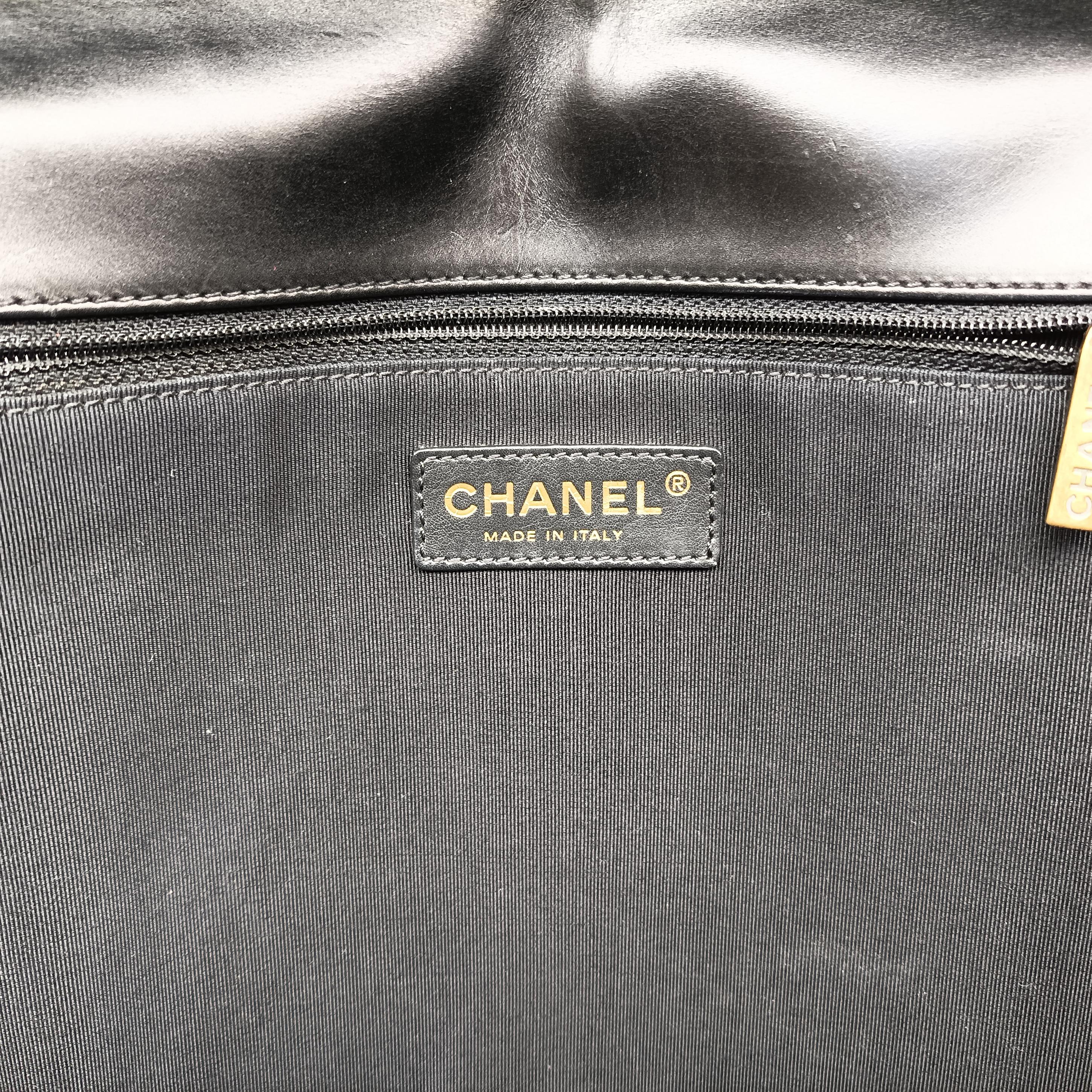 Secondhand Chanel BOY CHANEL Black Leather A66711 shoulderbag | stylenewstar