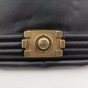 Secondhand Chanel BOY CHANEL Black Leather A66711 shoulderbag | stylenewstar