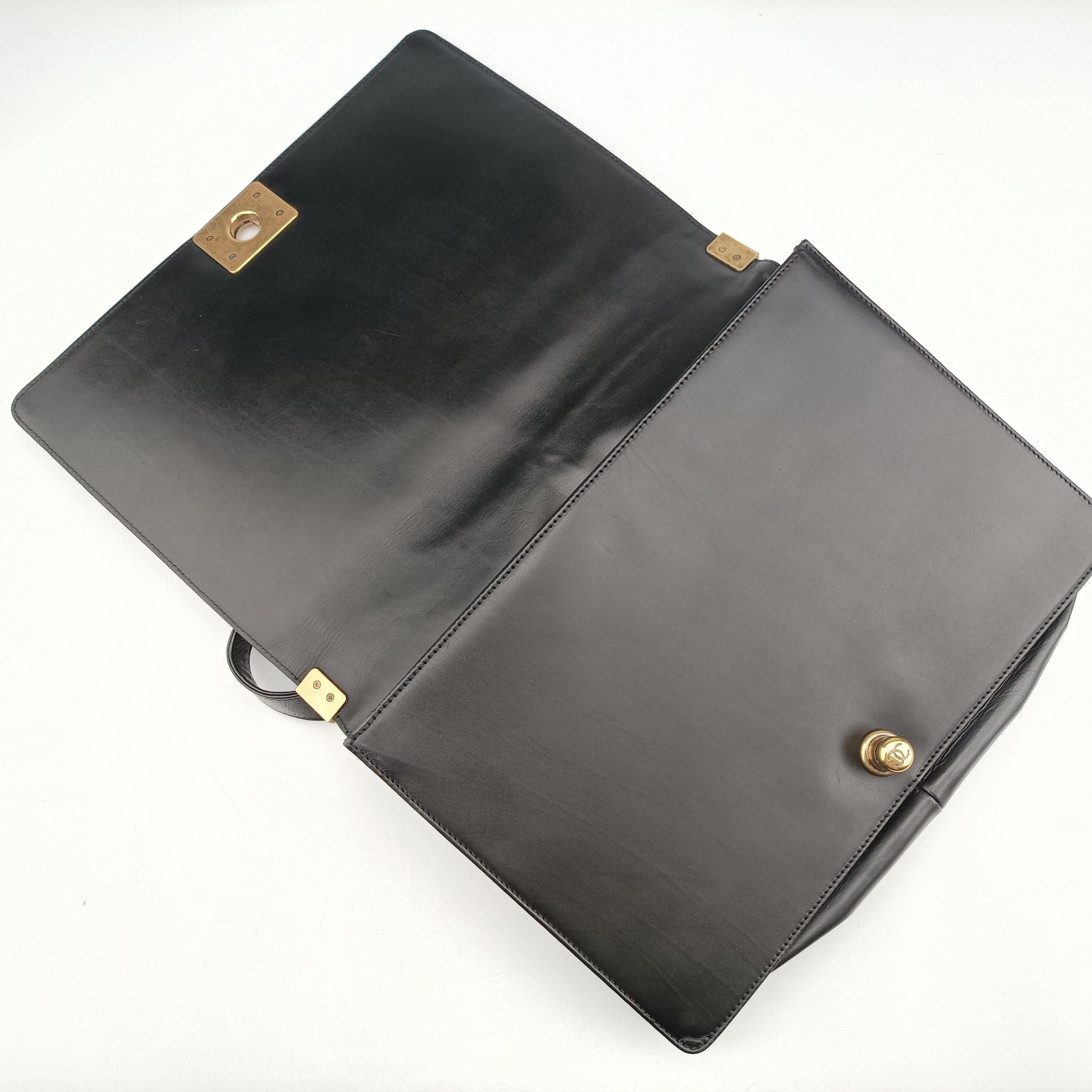 Secondhand Chanel BOY CHANEL Black Leather A66711 shoulderbag | stylenewstar