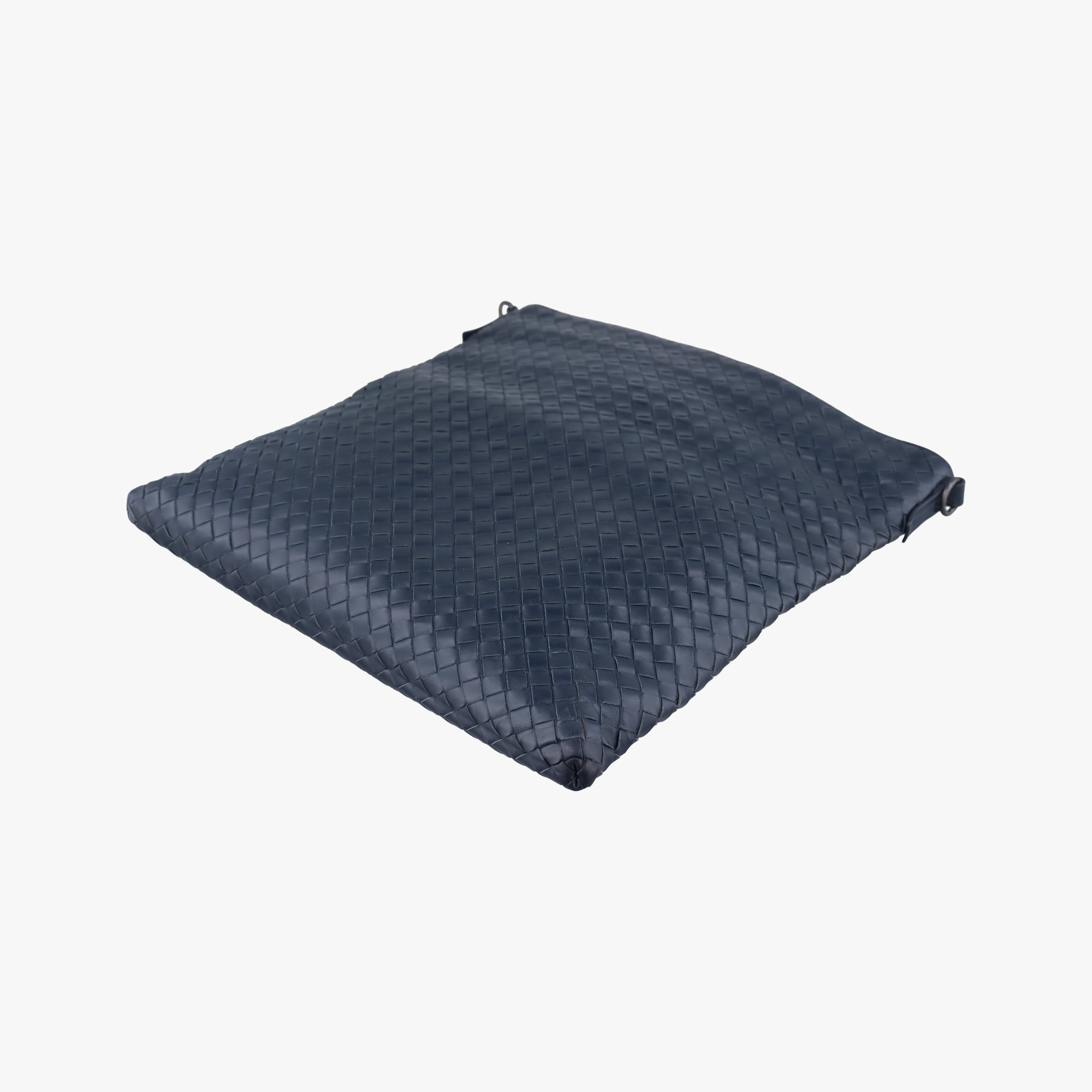 Pre-owned Bottega Veneta Intrecciato Black lambskin  shoulderbag | stylenewstar