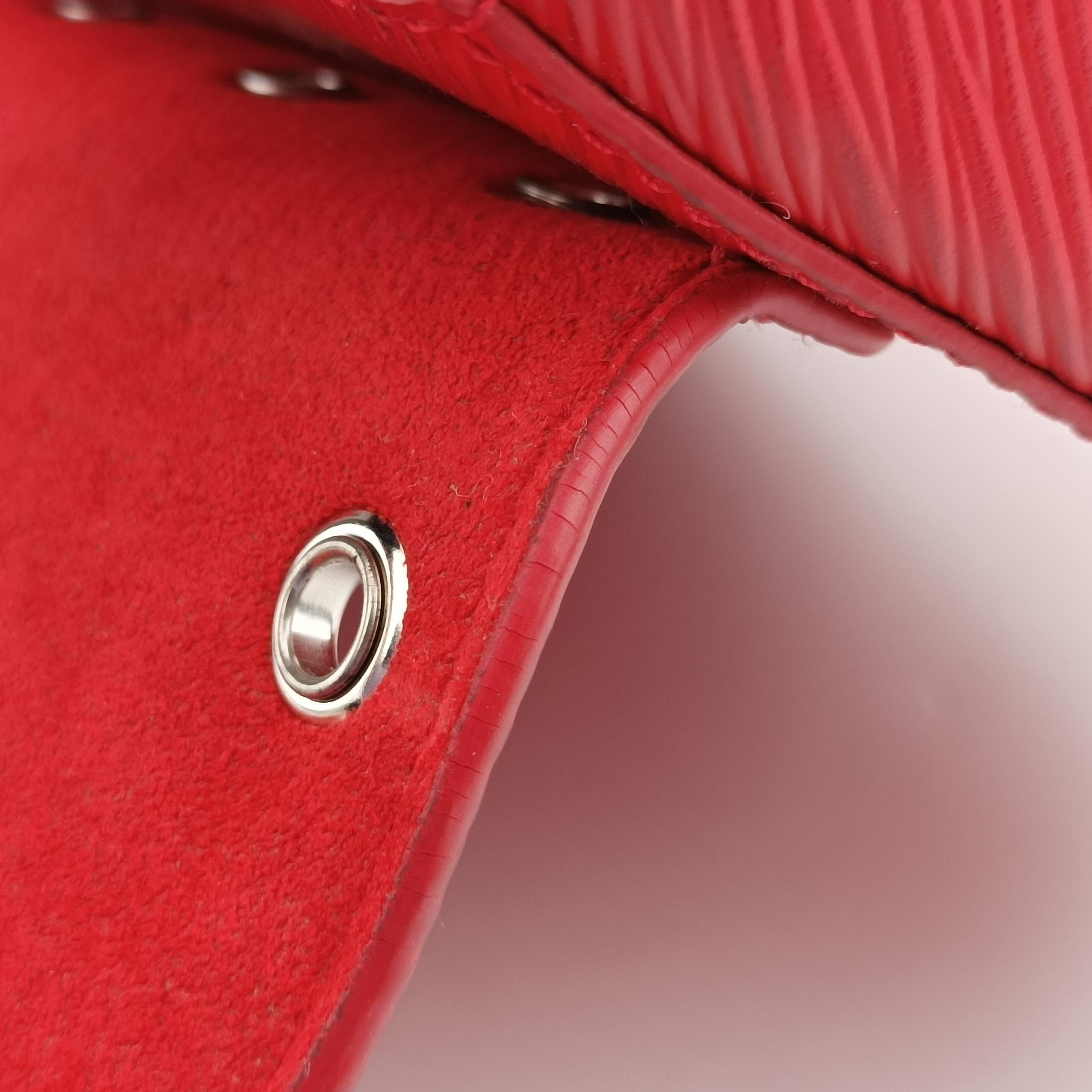 Pre-owned Louis Vuitton Twist MM red epi M54269 shoulderbag | stylenewstar