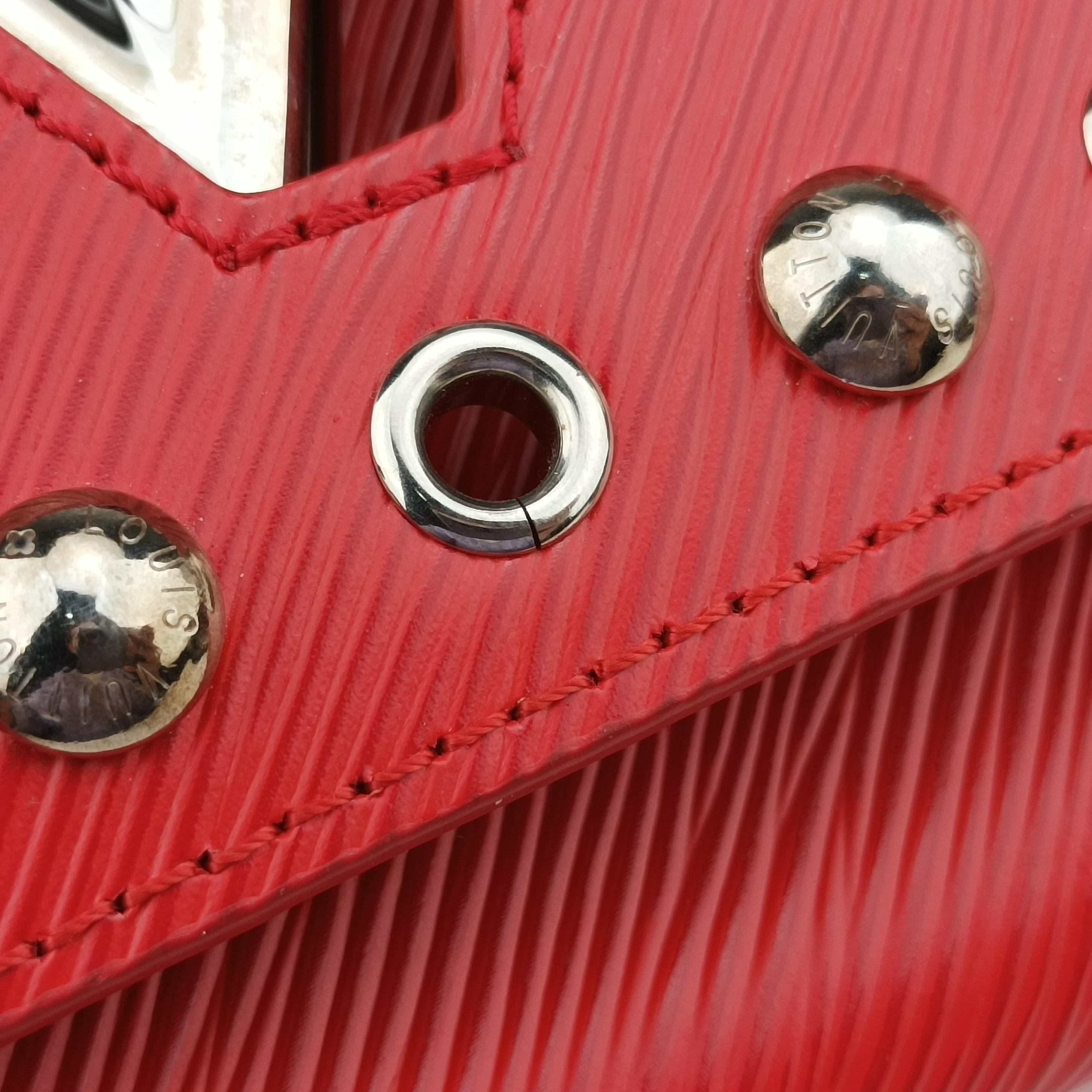 Pre-owned Louis Vuitton Twist MM red epi M54269 shoulderbag | stylenewstar