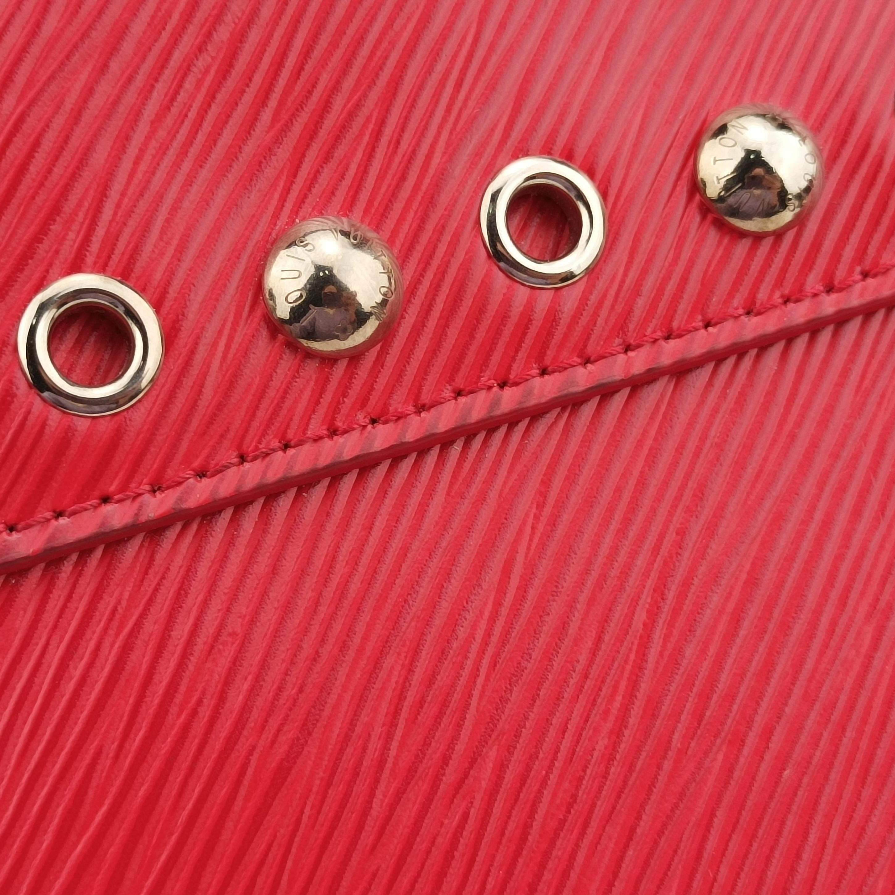 Pre-owned Louis Vuitton Twist MM red epi M54269 shoulderbag | stylenewstar