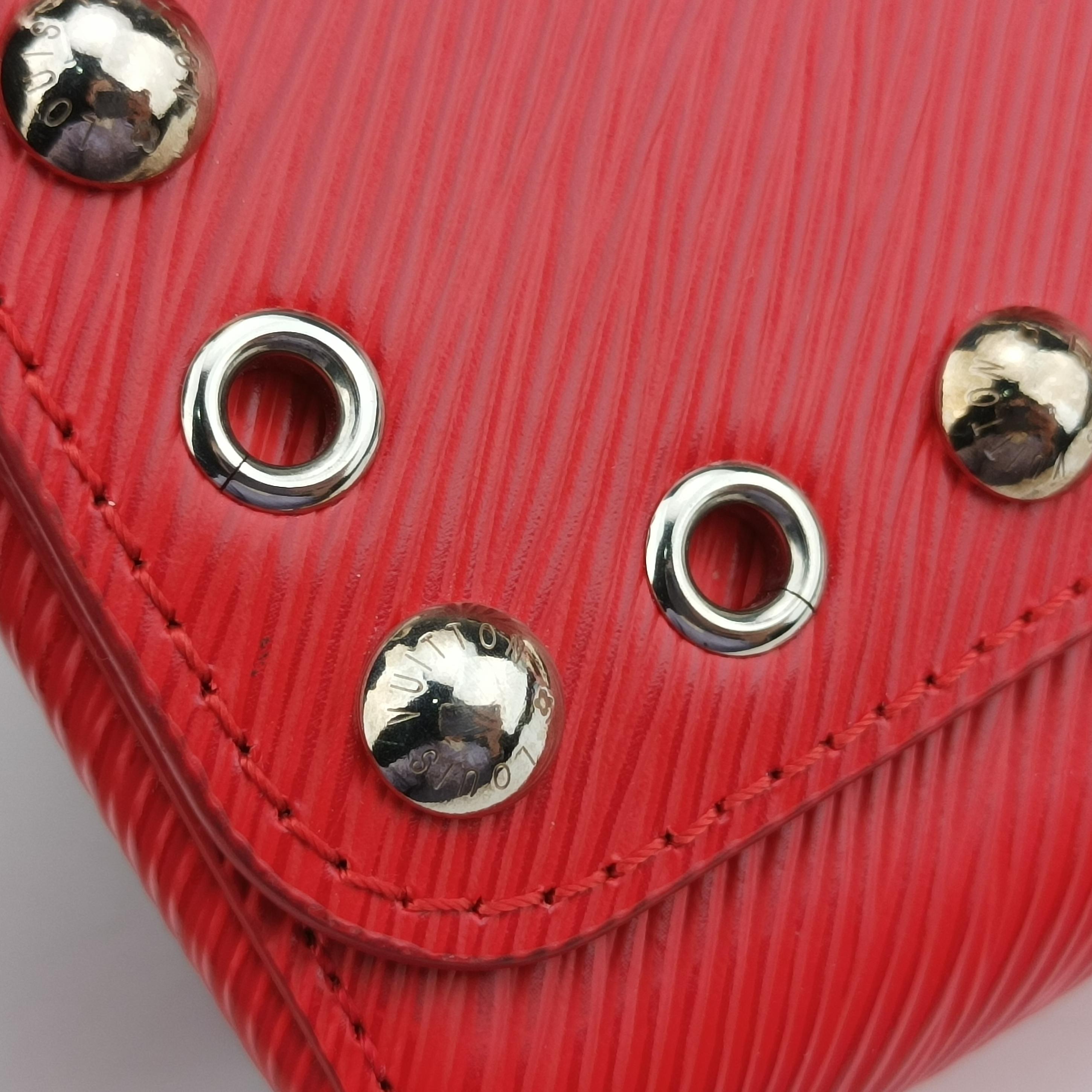 Pre-owned Louis Vuitton Twist MM red epi M54269 shoulderbag | stylenewstar