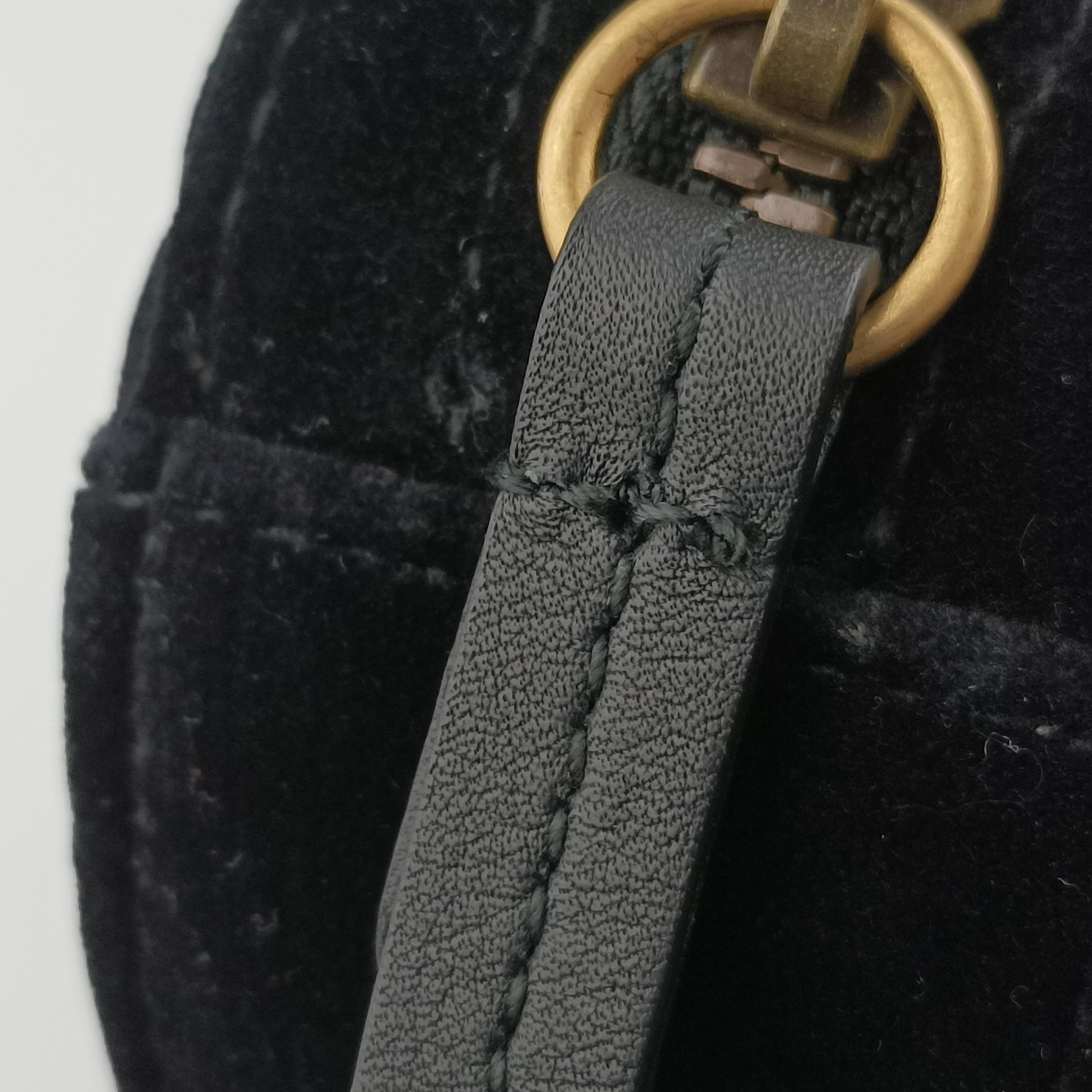 Pre-owned Gucci GG Marmont Black velour 476434 bum bag/waist bag | stylenewstar