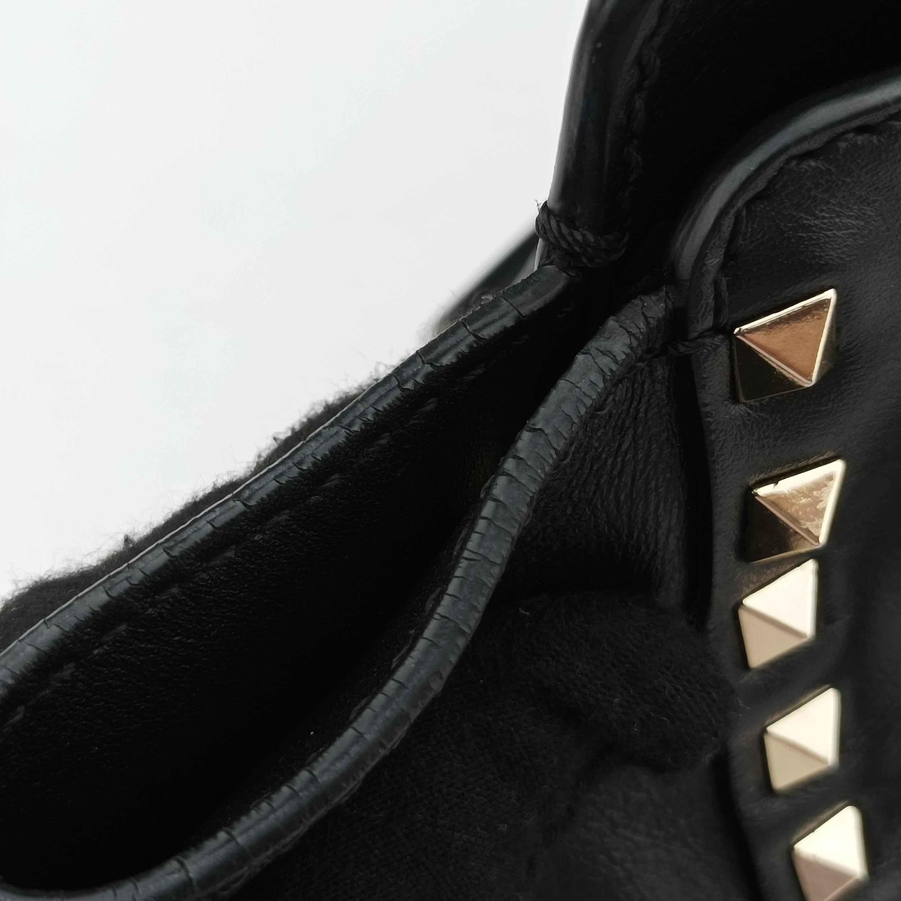 Vintage Valentino Rockstud Black Leather  shoulderbag | stylenewstar