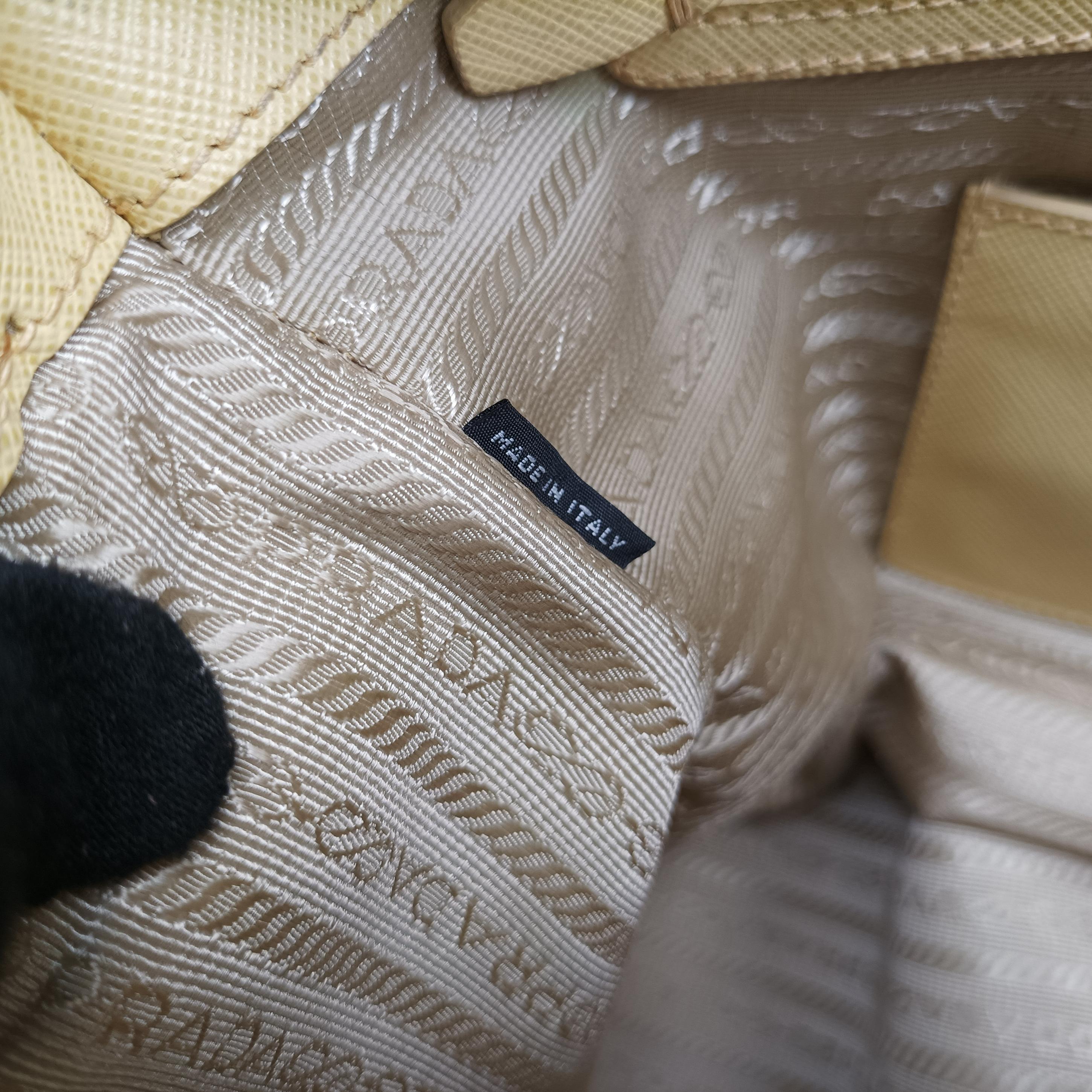 Secondhand Prada Galleria Yellow SAFFIANO Leather BN2274 shoulderbag | stylenewstar