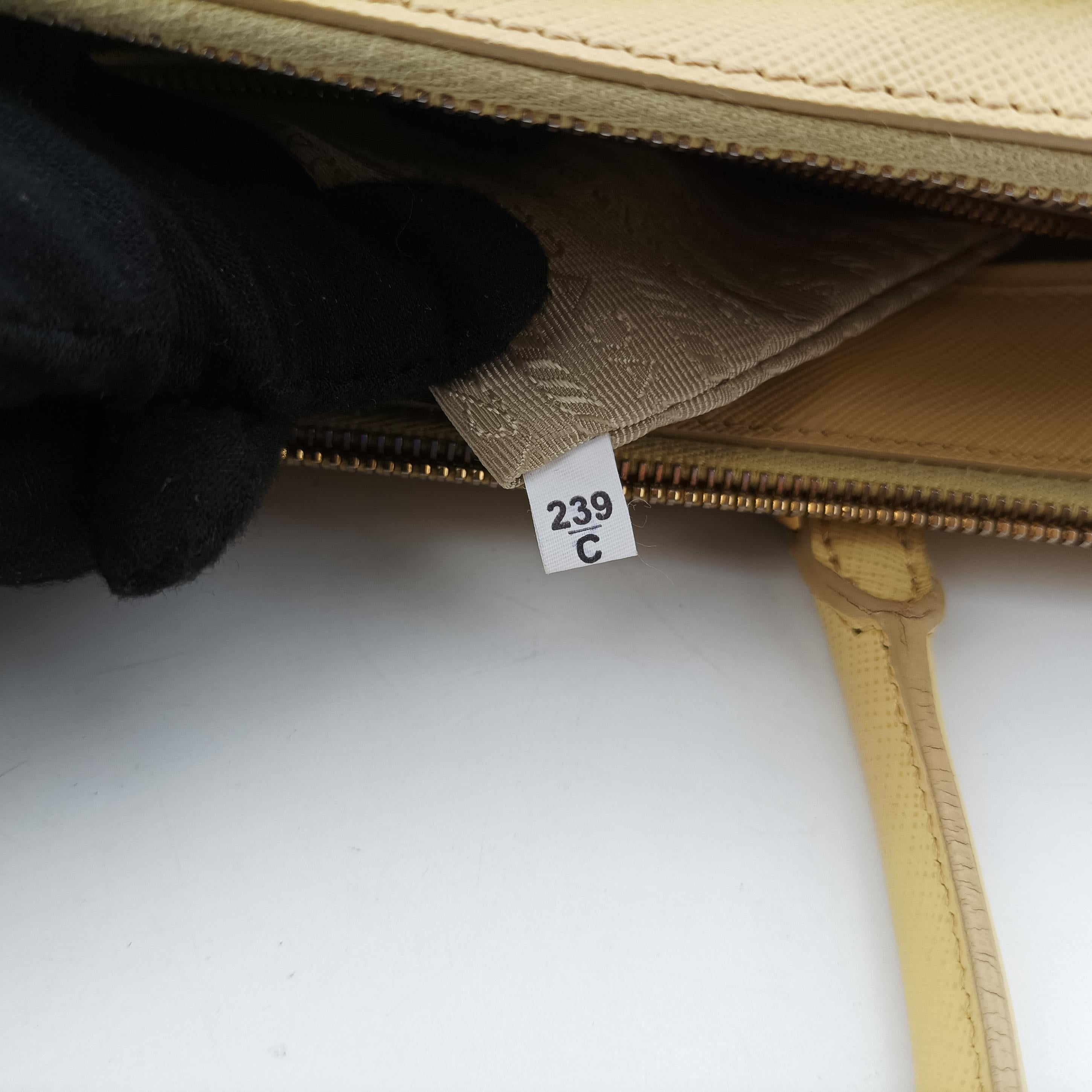 Secondhand Prada Galleria Yellow SAFFIANO Leather BN2274 shoulderbag | stylenewstar