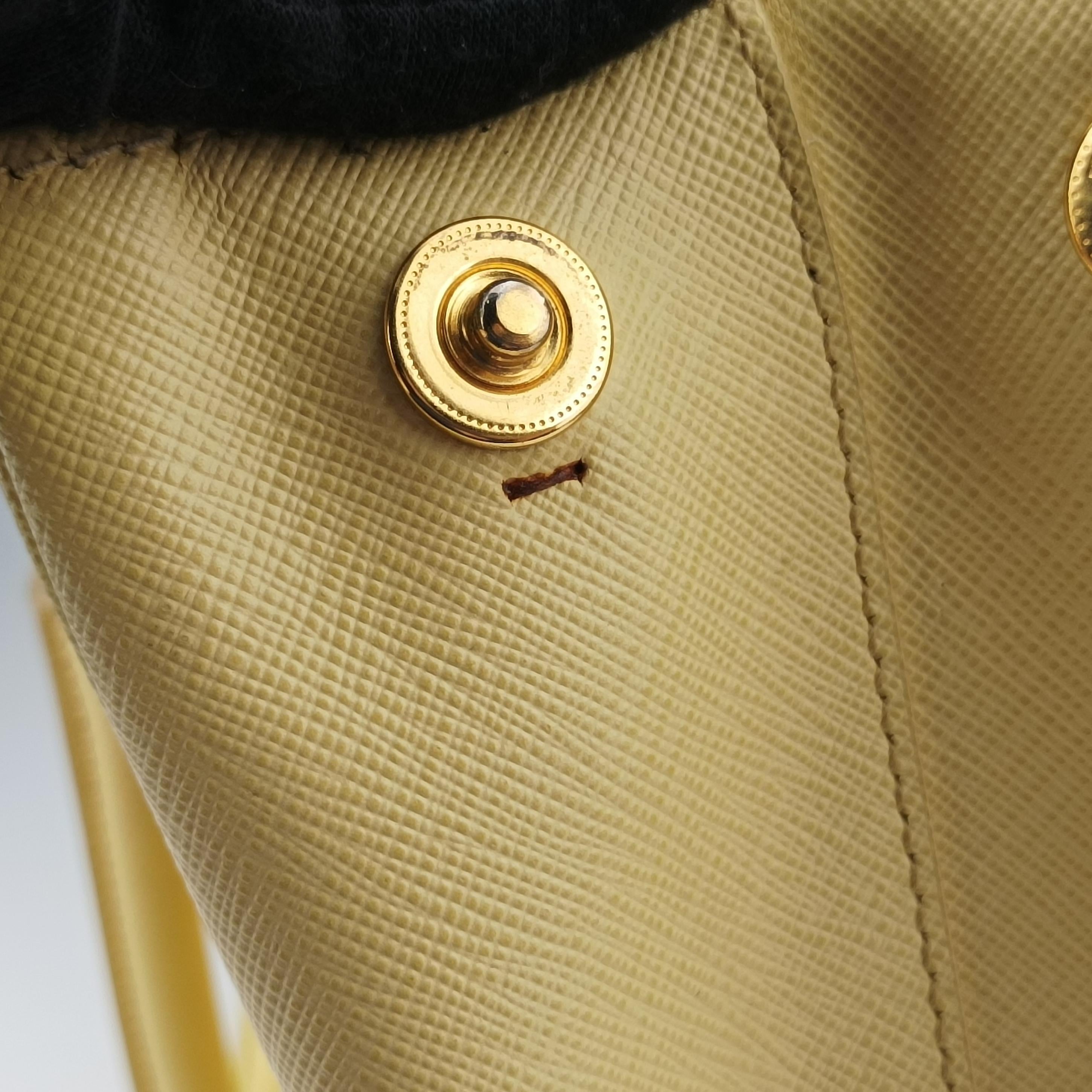 Secondhand Prada Galleria Yellow SAFFIANO Leather BN2274 shoulderbag | stylenewstar