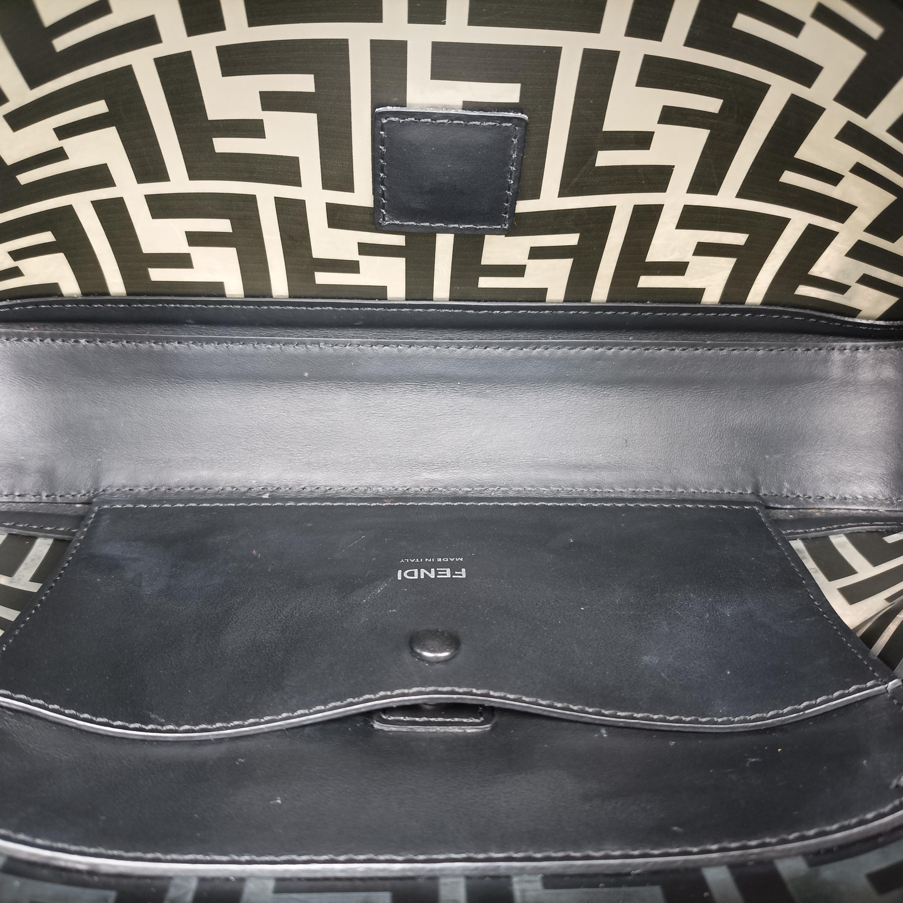 Pre-owned Fendi BAGUETTE Clear×black PVC coated canvas 8BR600 shoulderbag | stylenewstar