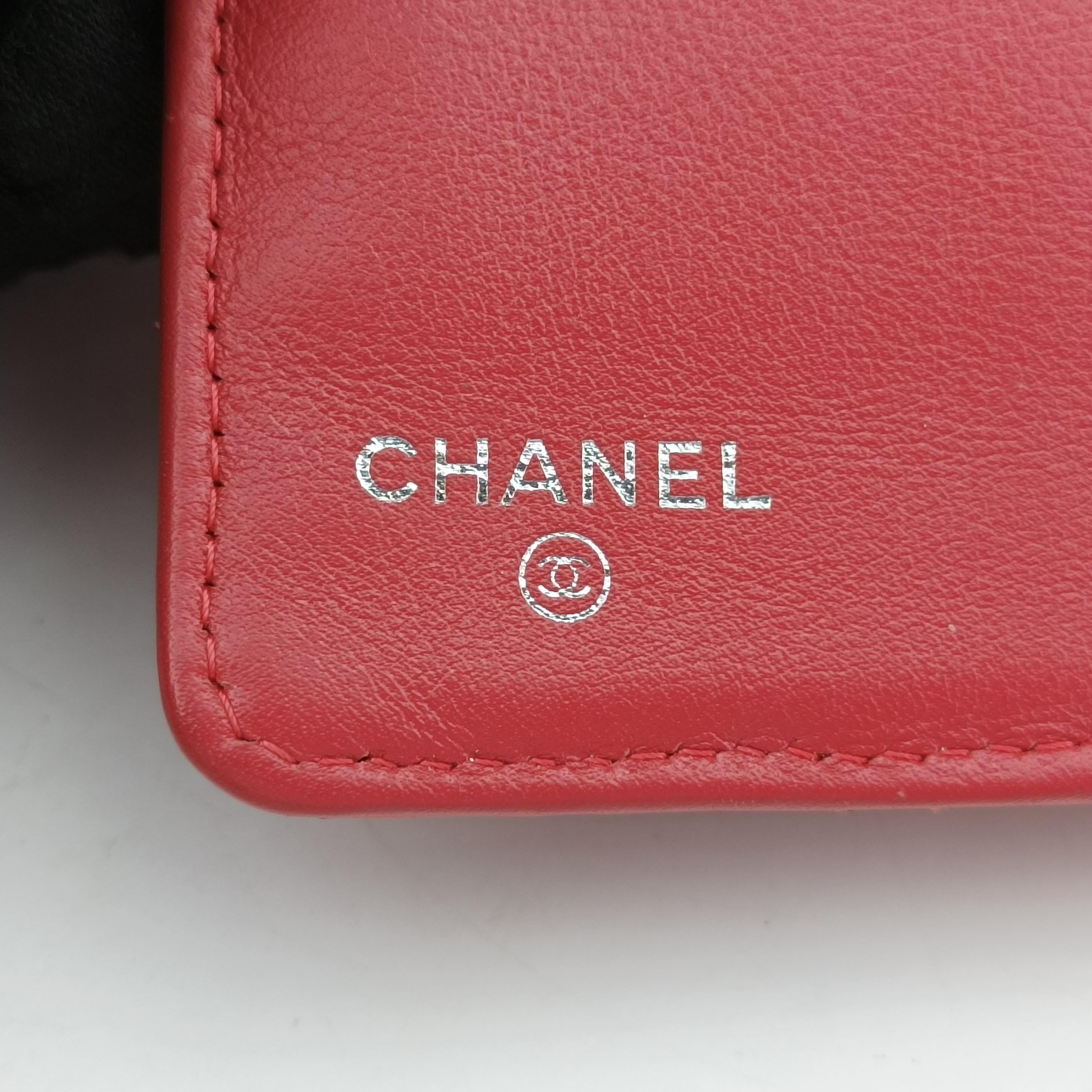 Pre-owned Chanel Quilted CC logo Orange Patent A31509 long-wallet | stylenewstar