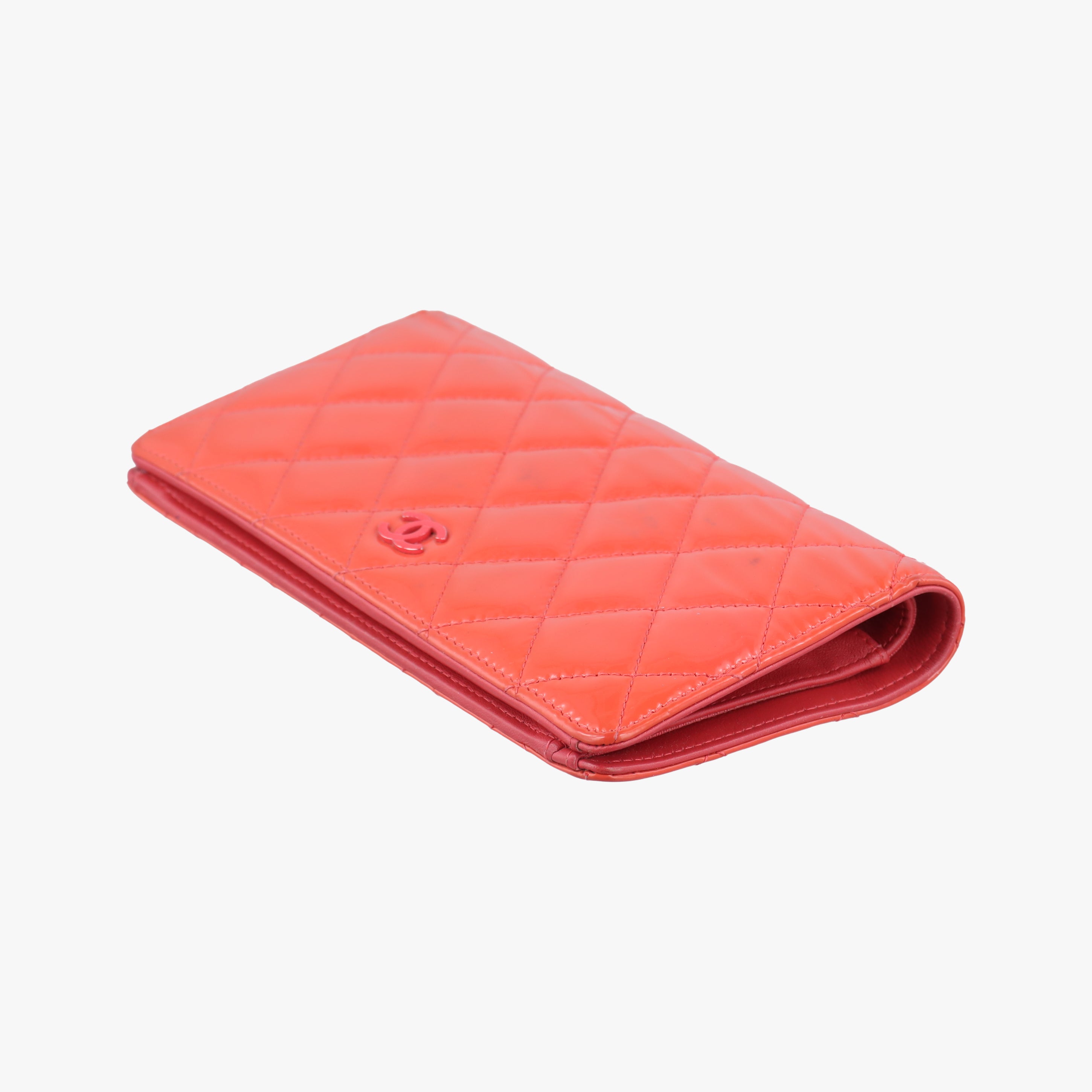 Pre-owned Chanel Quilted CC logo Orange Patent A31509 long-wallet | stylenewstar