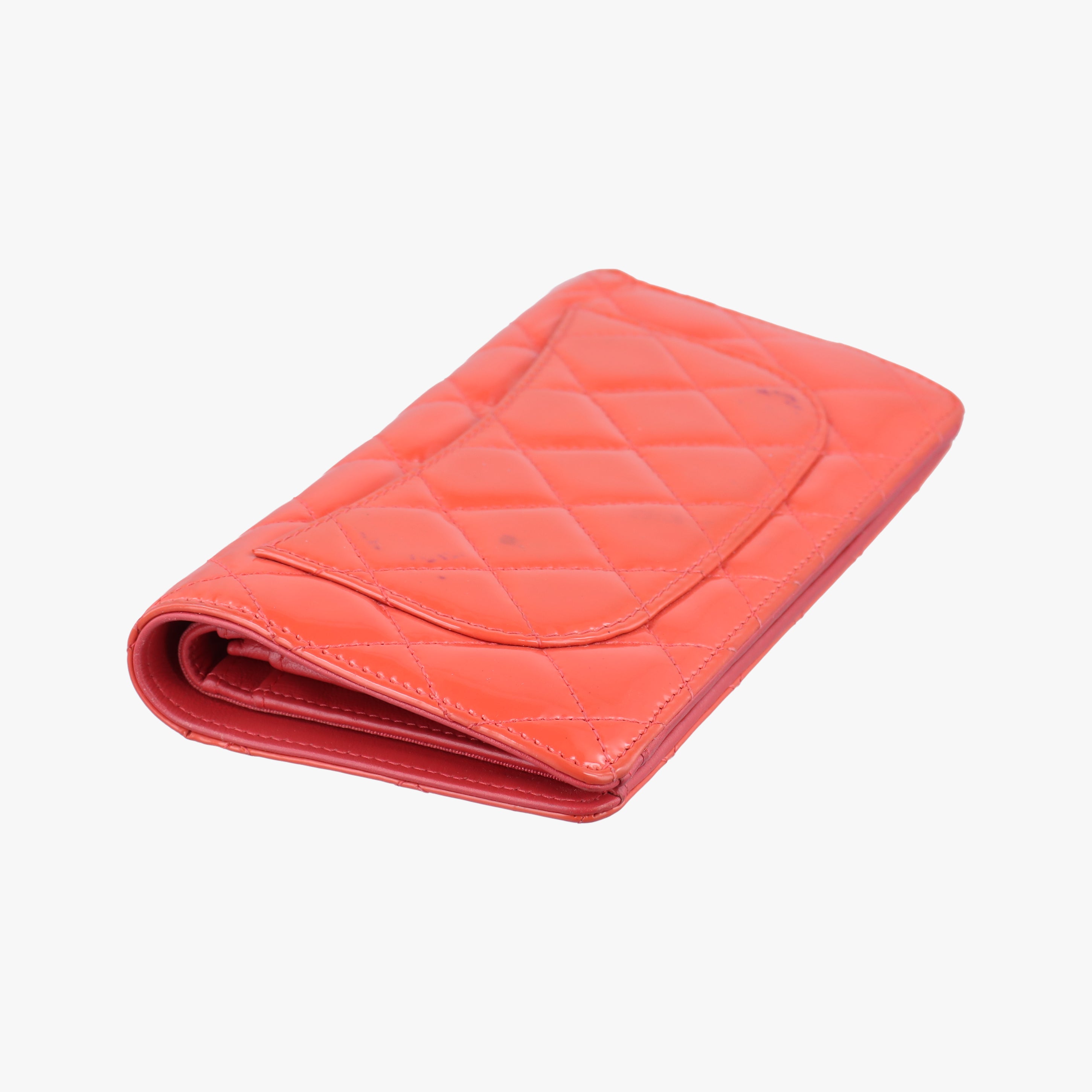 Pre-owned Chanel Quilted CC logo Orange Patent A31509 long-wallet | stylenewstar