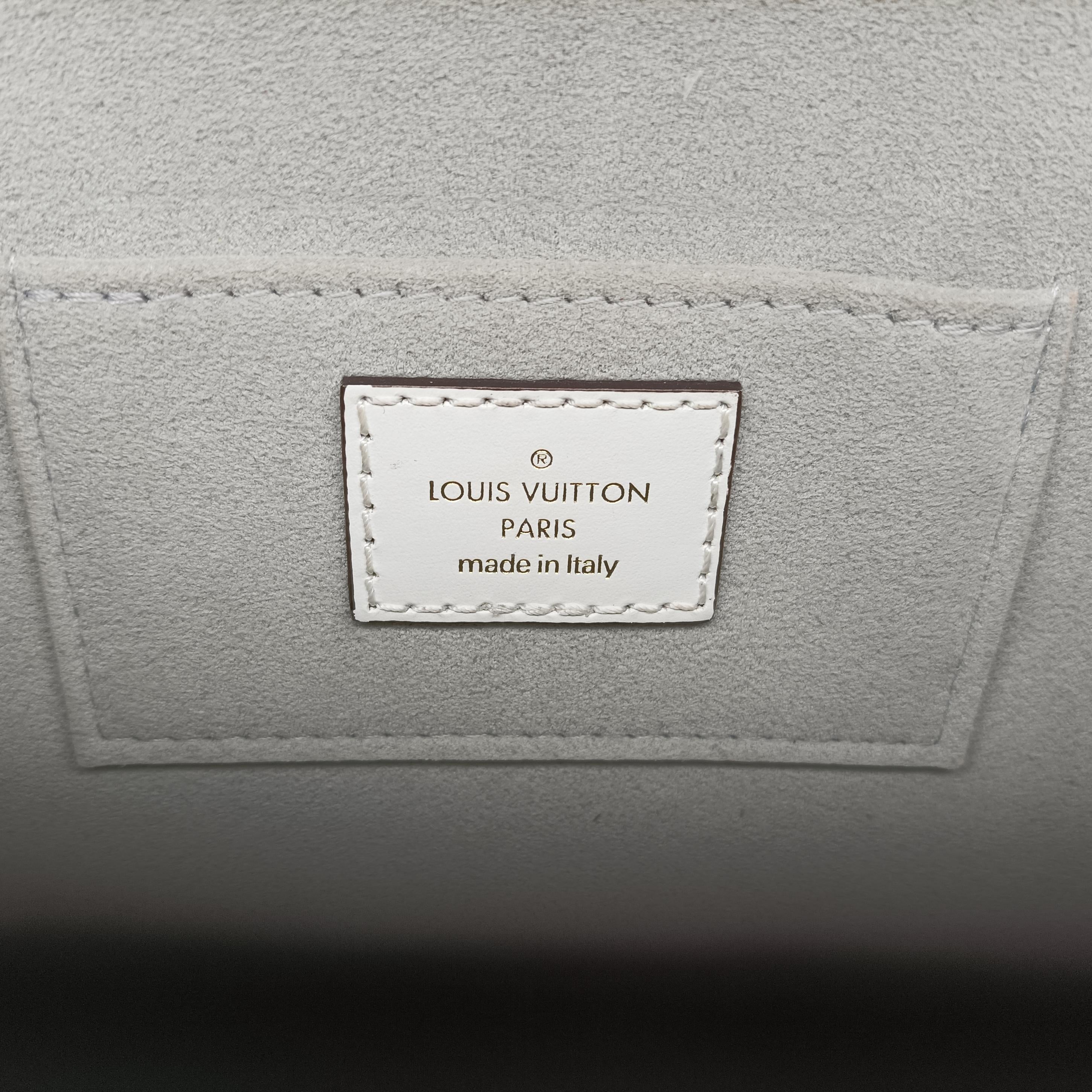 Secondhand Louis Vuitton Dauphine NV MINI Snow epi M55963 shoulderbag | stylenewstar