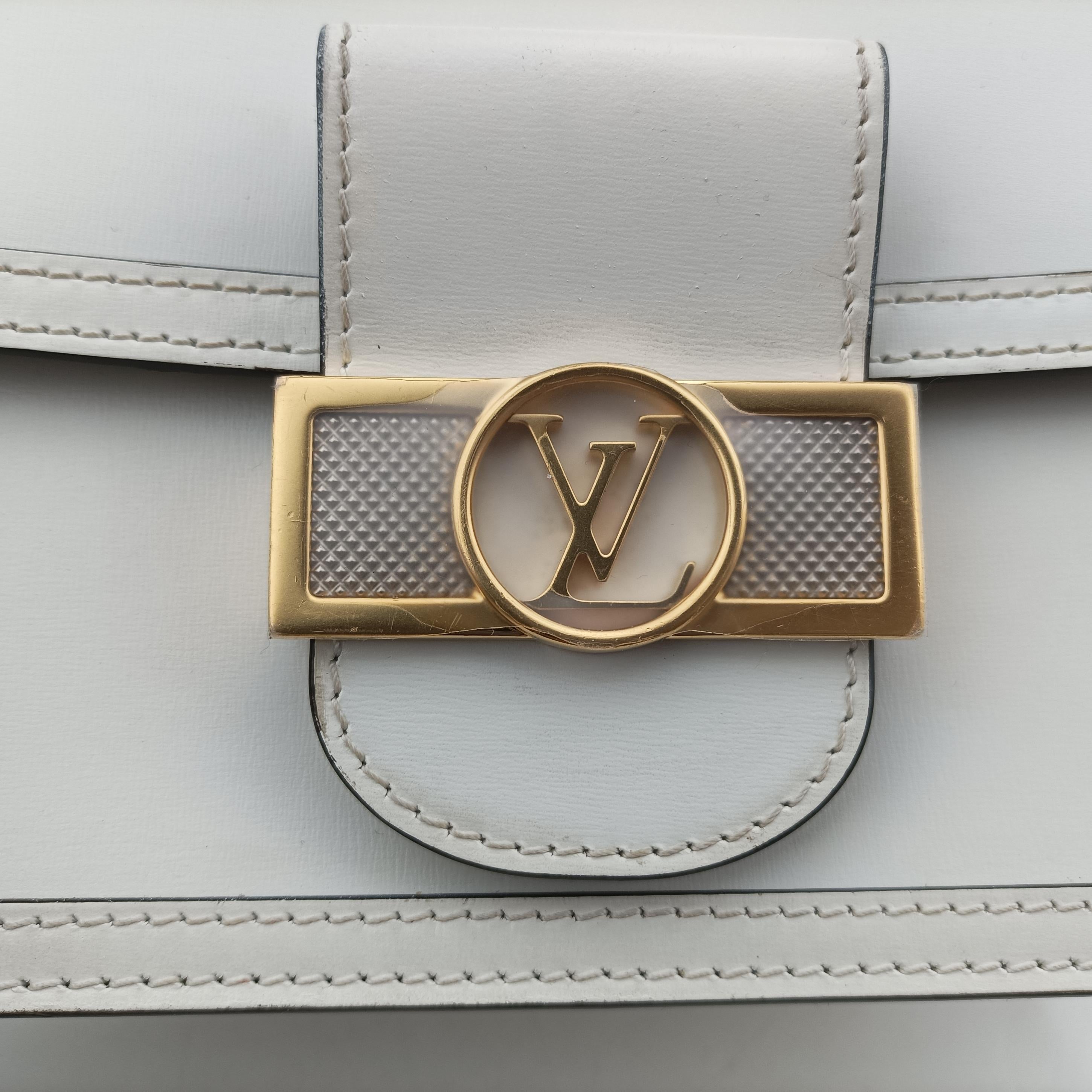Secondhand Louis Vuitton Dauphine NV MINI Snow epi M55963 shoulderbag | stylenewstar