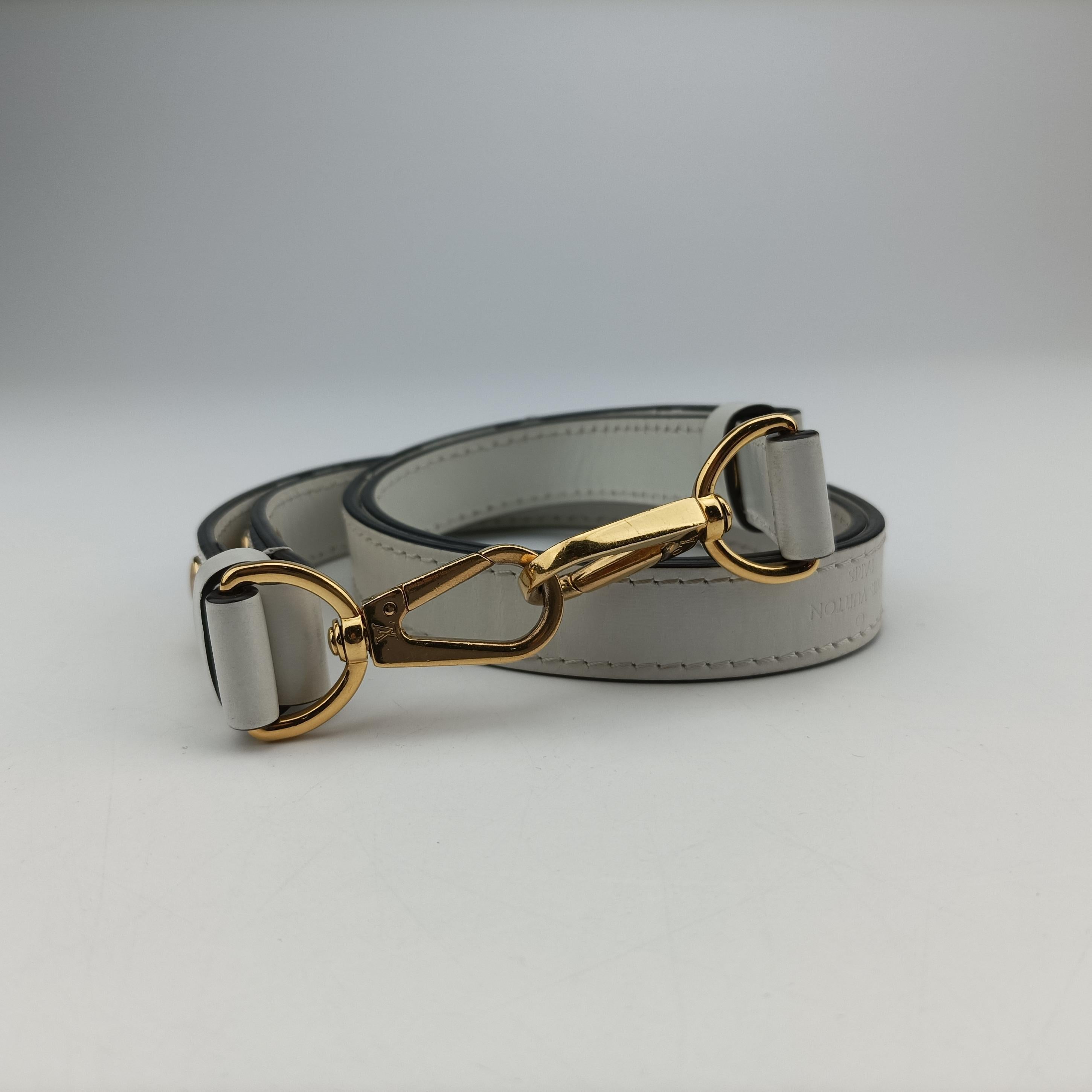 Secondhand Louis Vuitton Dauphine NV MINI Snow epi M55963 shoulderbag | stylenewstar