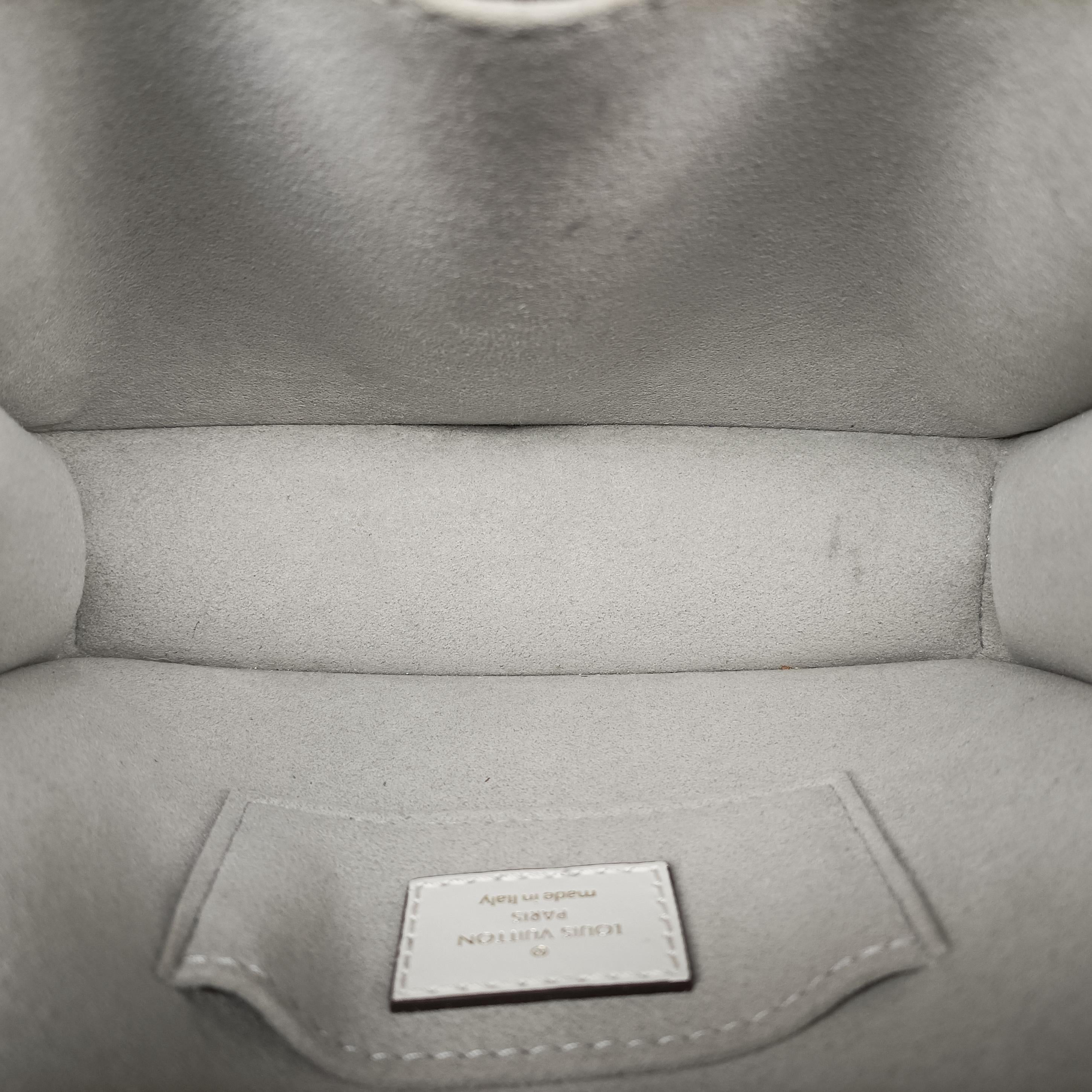 Secondhand Louis Vuitton Dauphine NV MINI Snow epi M55963 shoulderbag | stylenewstar