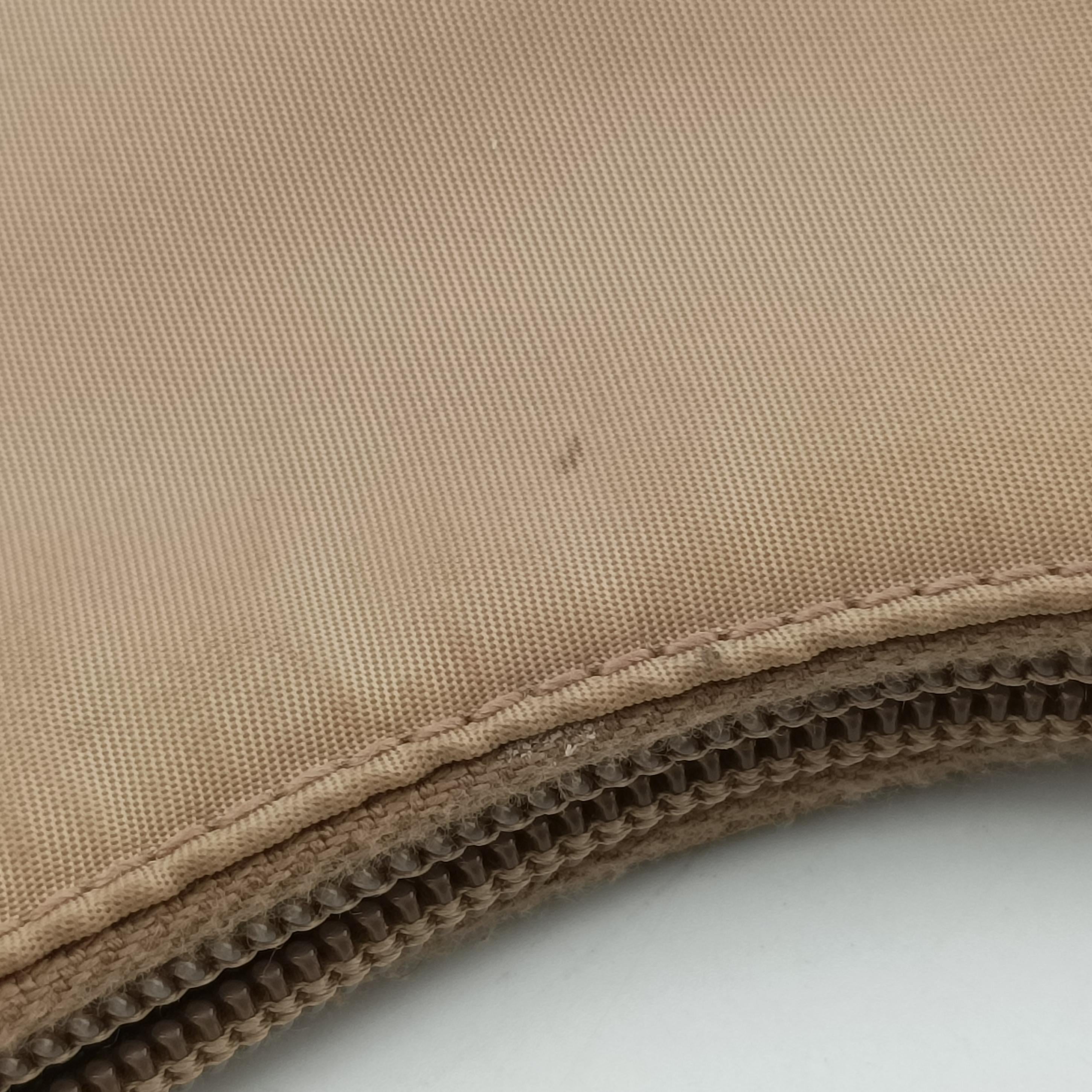 Pre-owned Prada Re-Edition 2005 Re-Nylon Bag Beige nylon 1BH204 handbag | stylenewstar