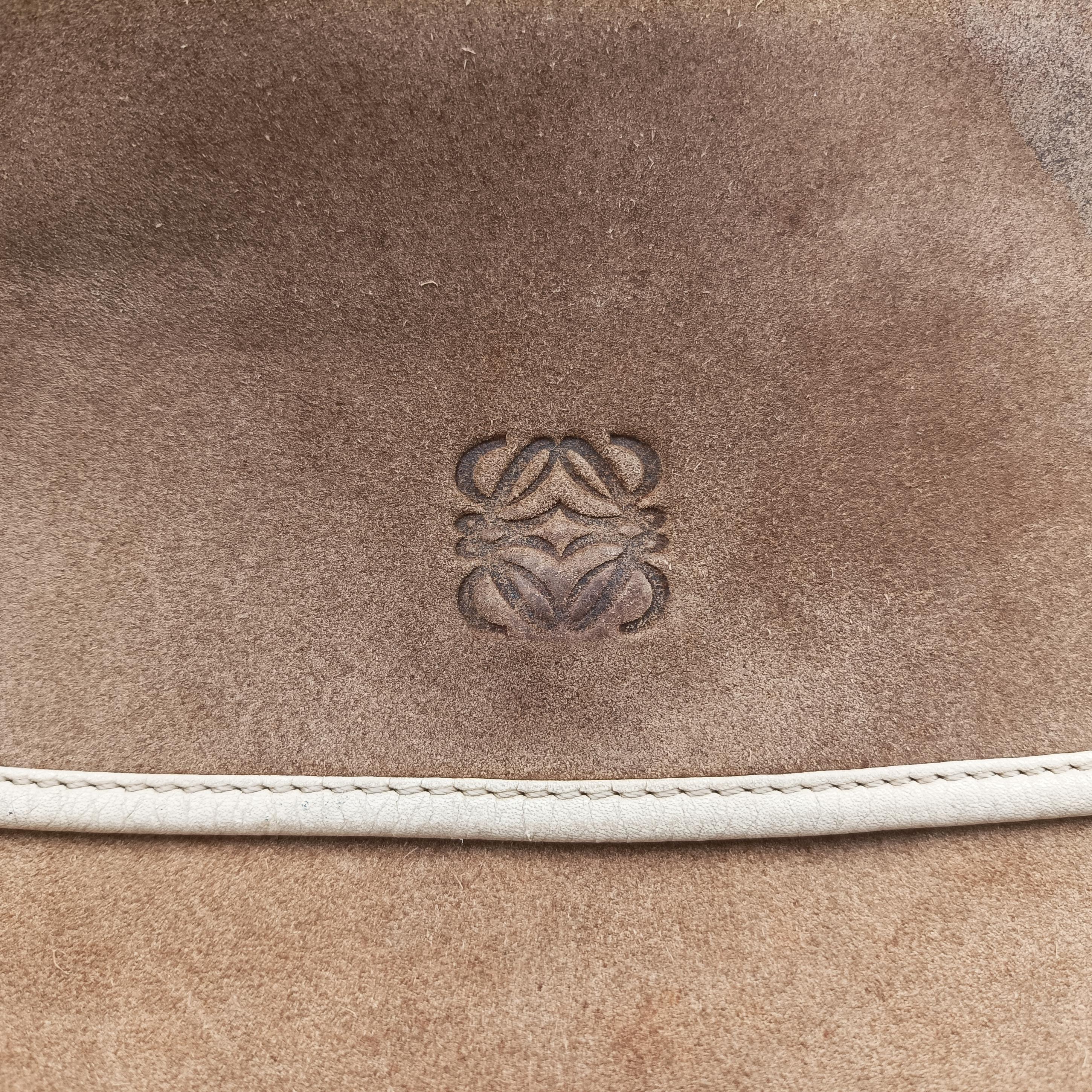 Pre-owned Loewe Anagram Brown×white Suede × leather  shoulderbag | stylenewstar
