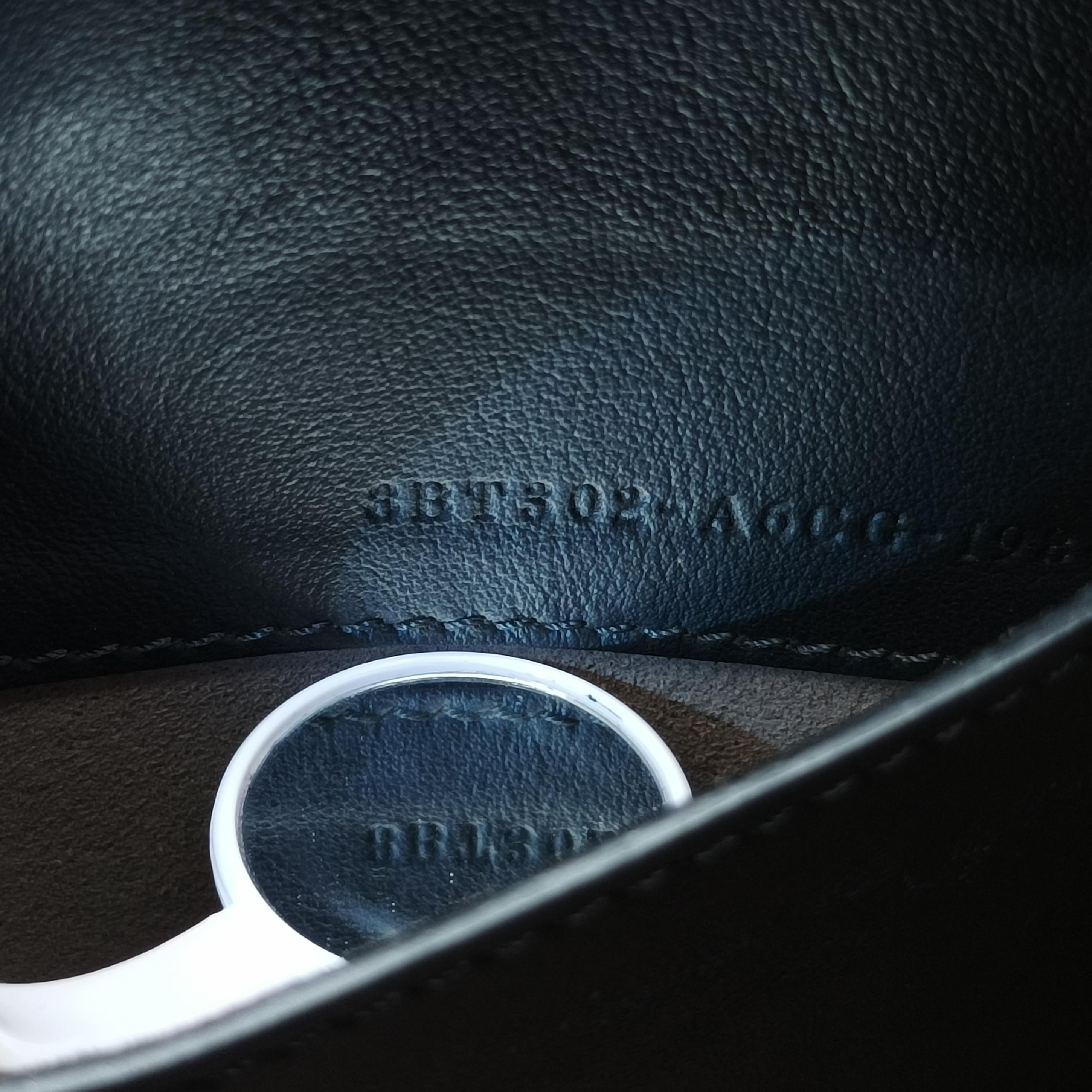 Pre-owned Fendi Flip blackx red x brown Leather× Suede 8BT302 shoulderbag | stylenewstar