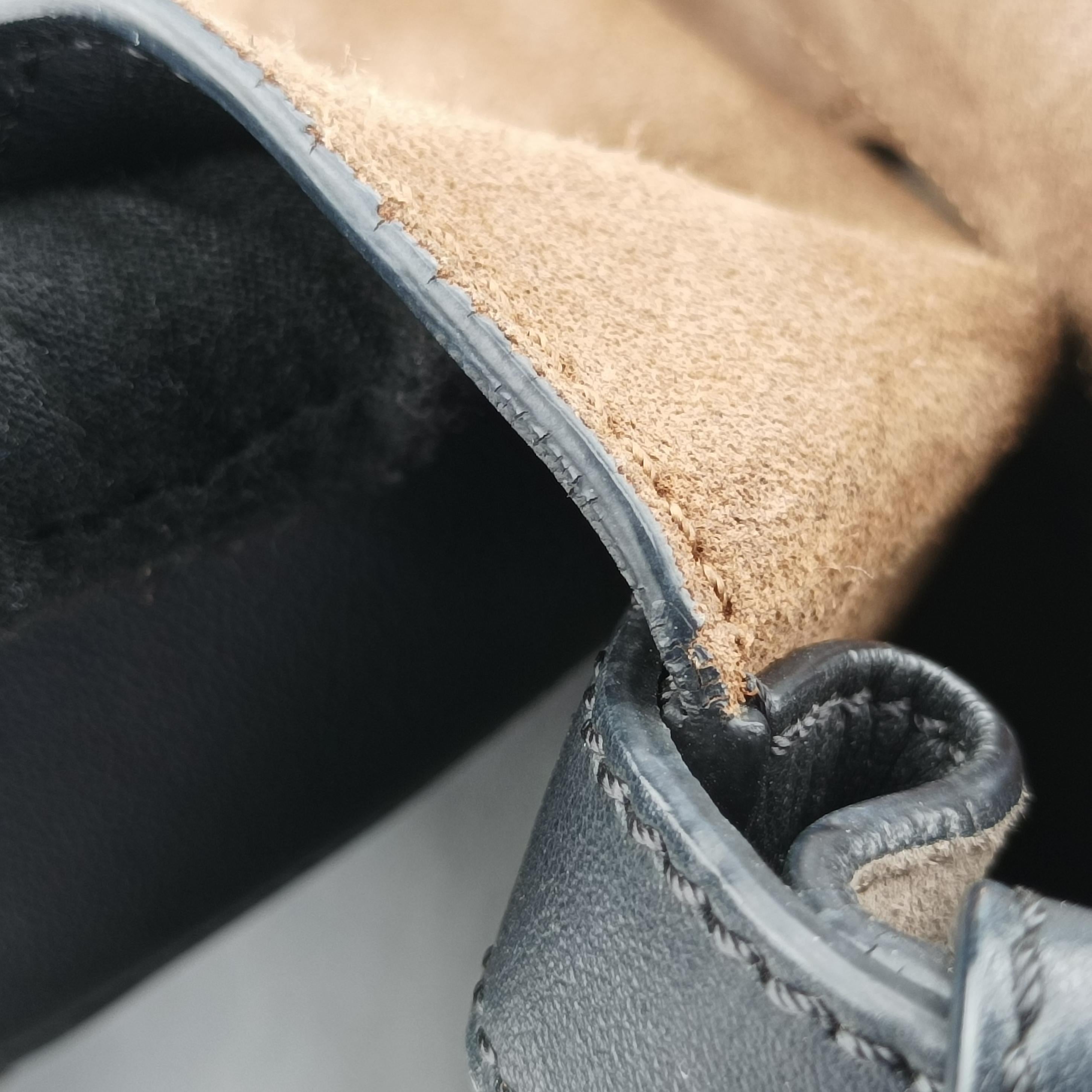 Pre-owned Fendi Flip blackx red x brown Leather× Suede 8BT302 shoulderbag | stylenewstar