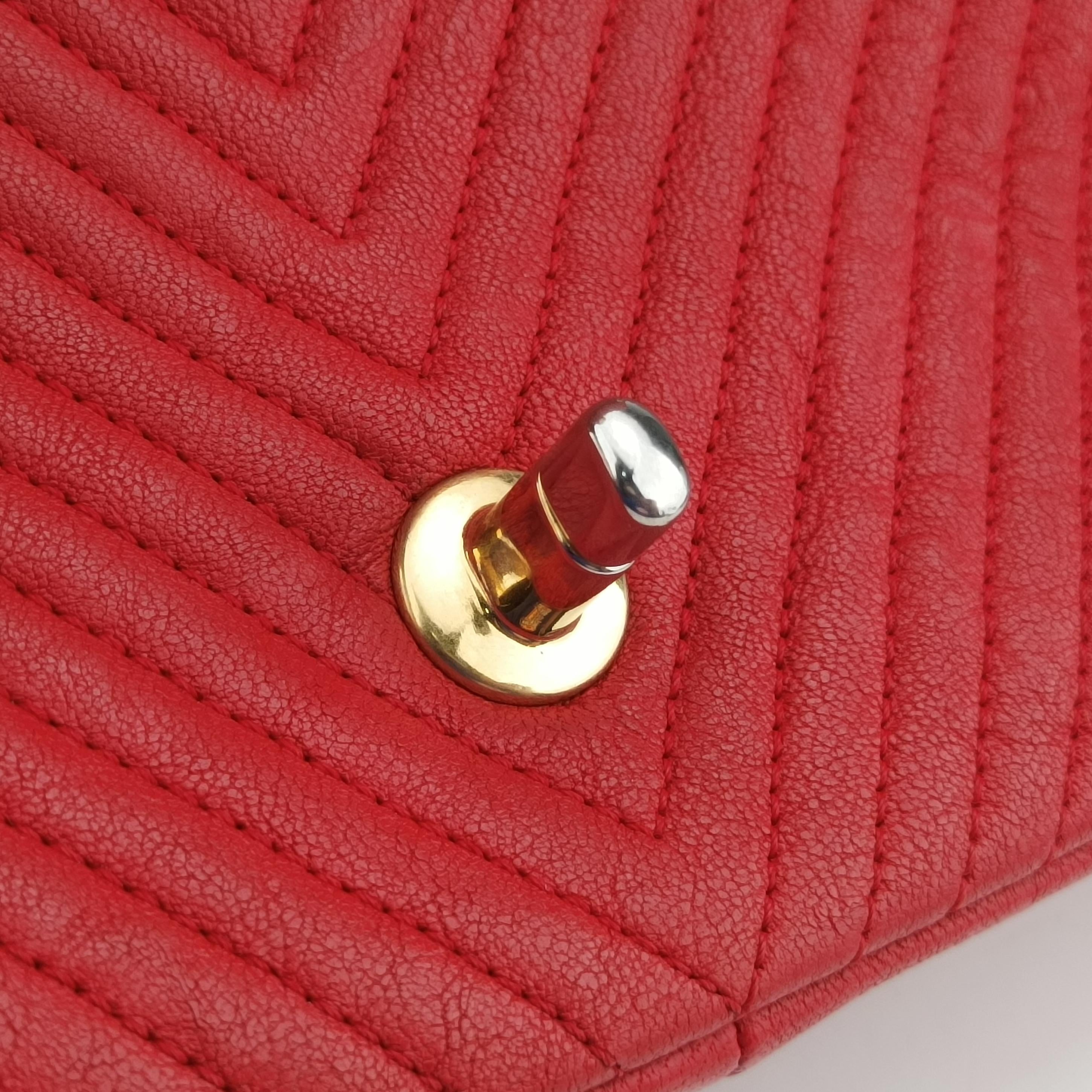 Vintage Chanel V stitch Red lambskin A92088 shoulderbag | stylenewstar