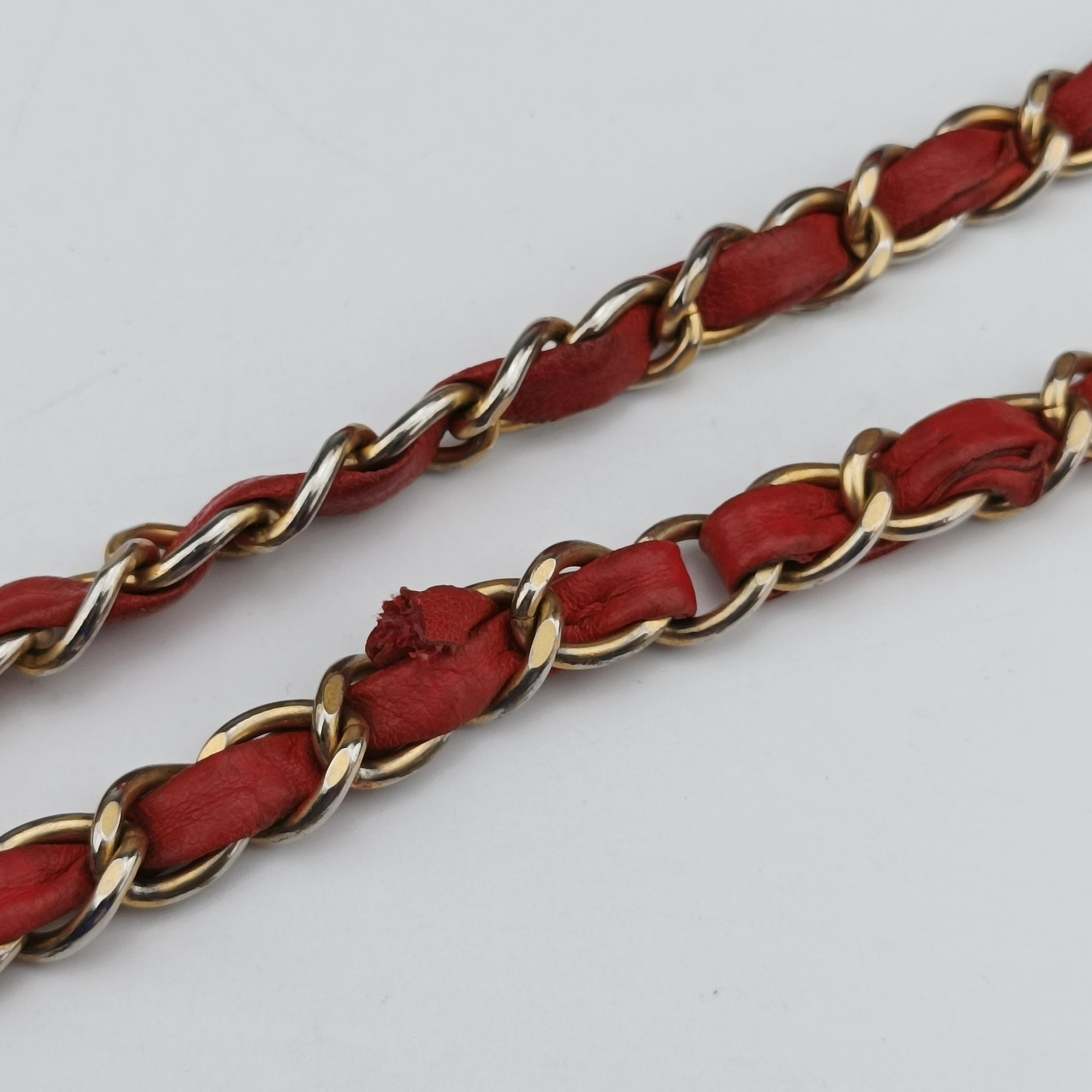 Vintage Chanel V stitch Red lambskin A92088 shoulderbag | stylenewstar