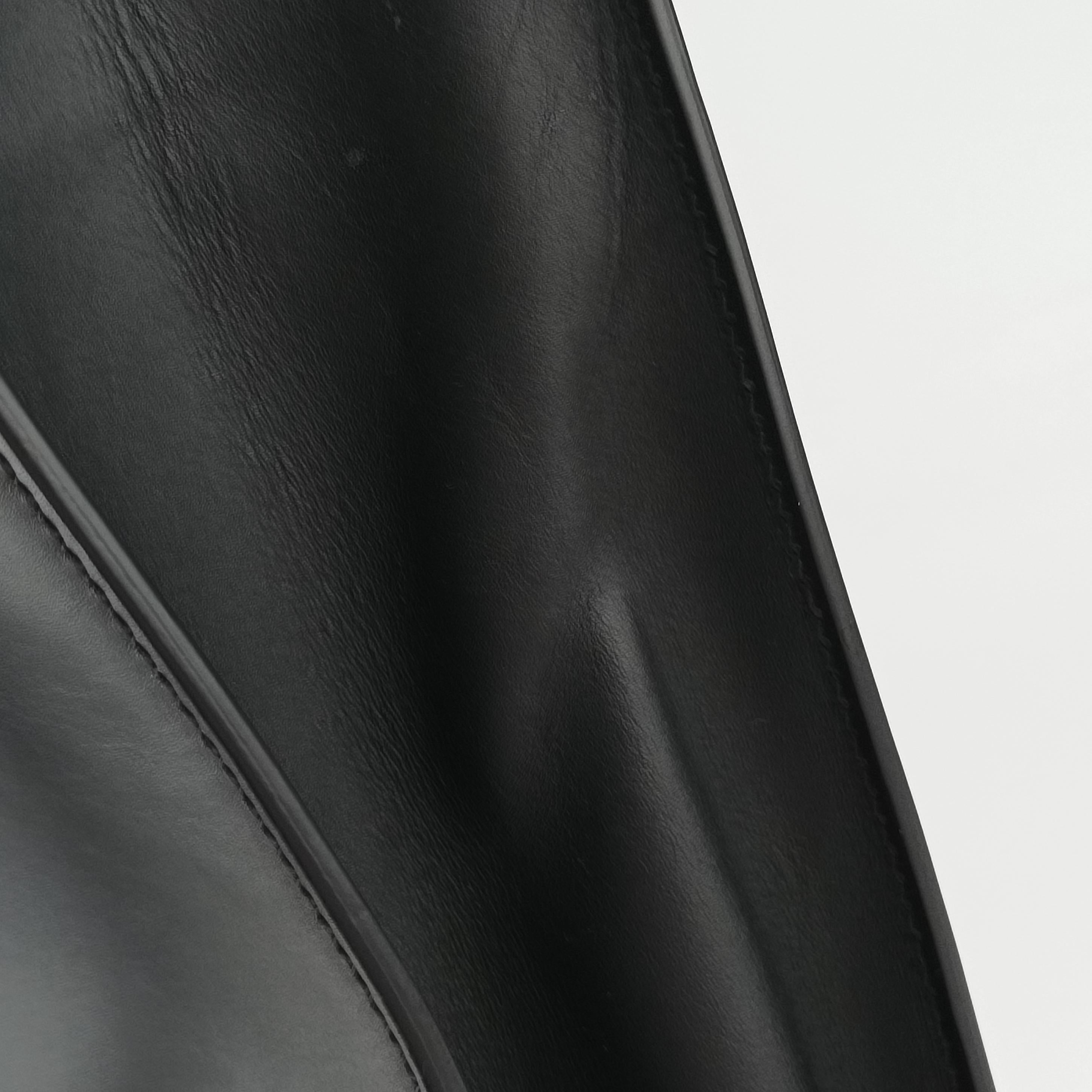 Pre-owned VERSACE medusa Black leather  handbag | stylenewstar