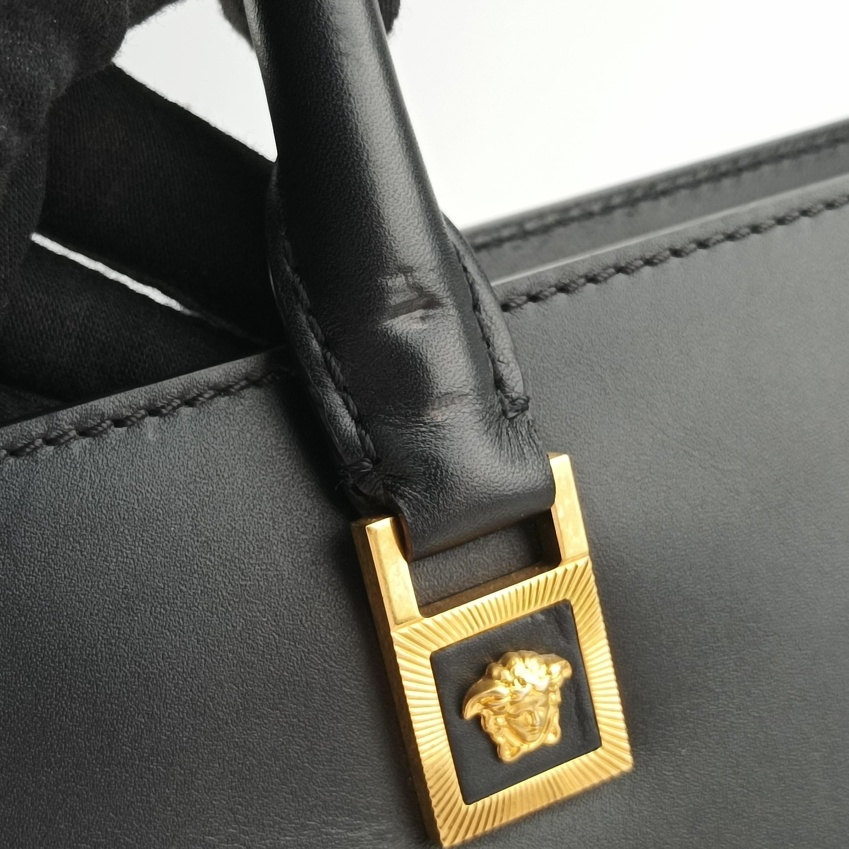 Pre-owned VERSACE medusa Black leather  handbag | stylenewstar