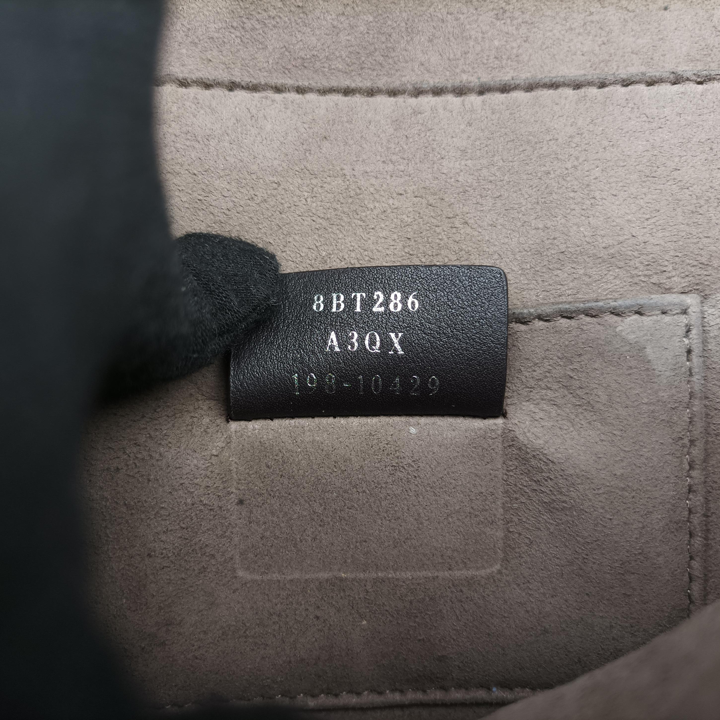 Pre-owned Fendi KAN I F Black Leather 8BT286 shoulderbag | stylenewstar