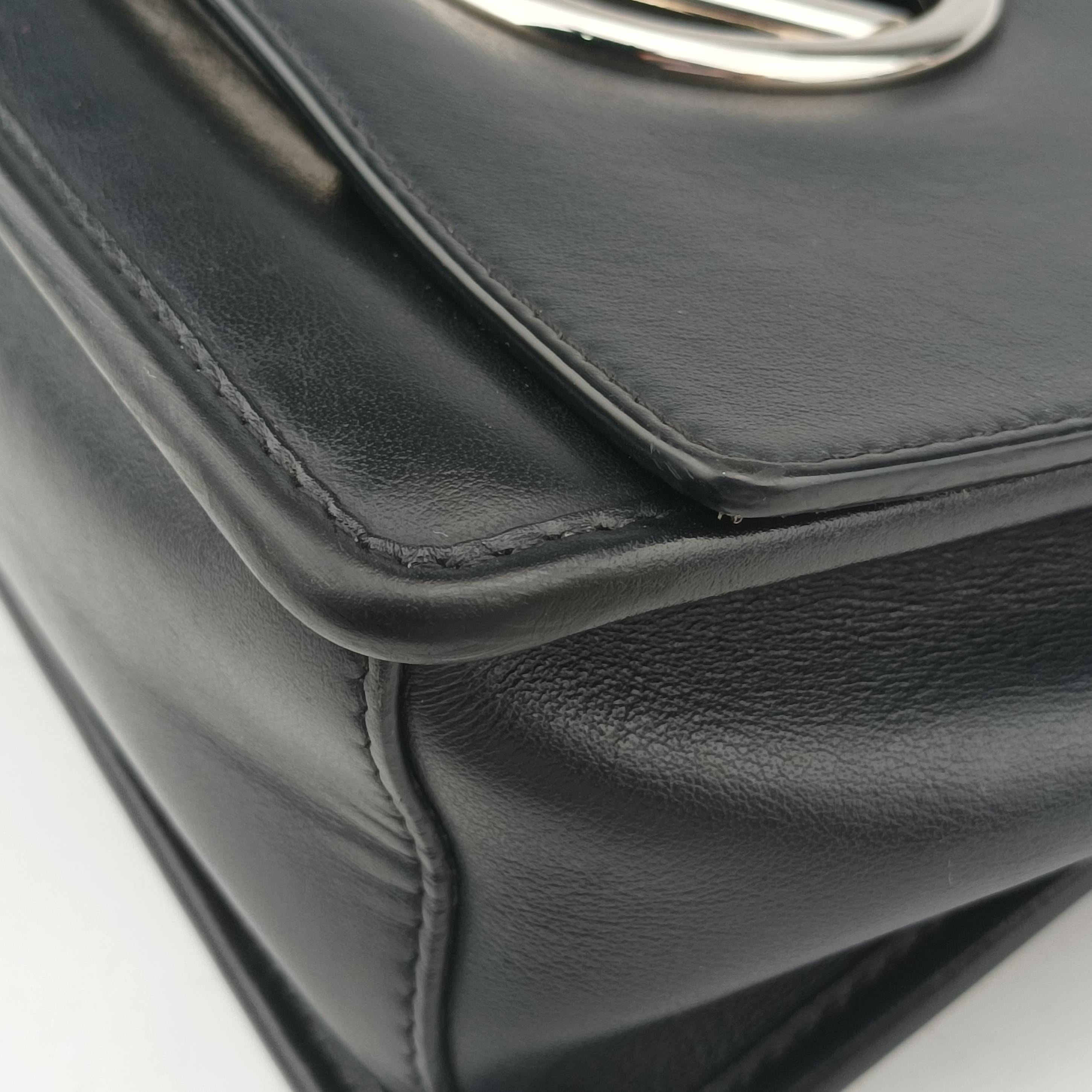 Pre-owned Fendi KAN I F Black Leather 8BT286 shoulderbag | stylenewstar