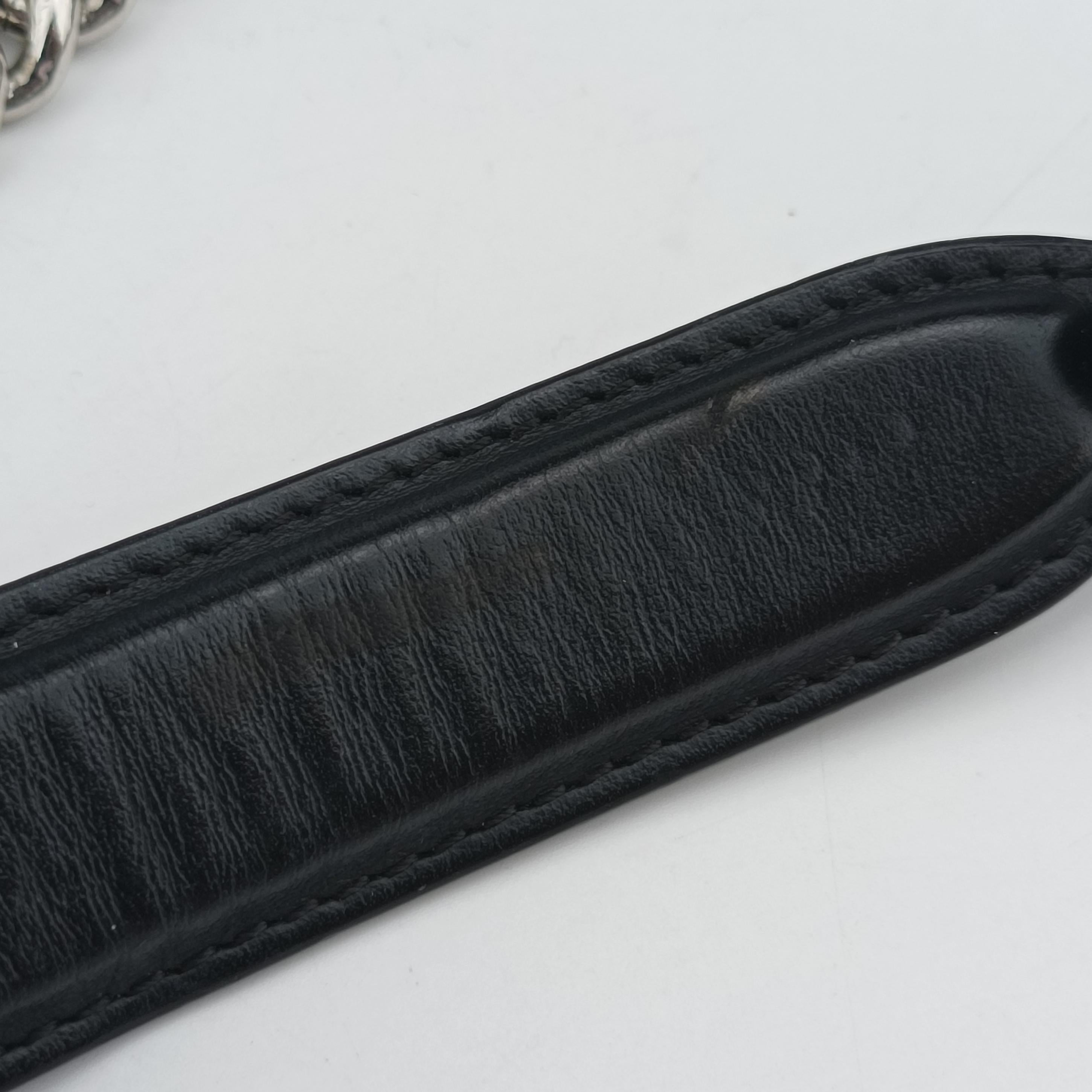 Pre-owned Fendi KAN I F Black Leather 8BT286 shoulderbag | stylenewstar