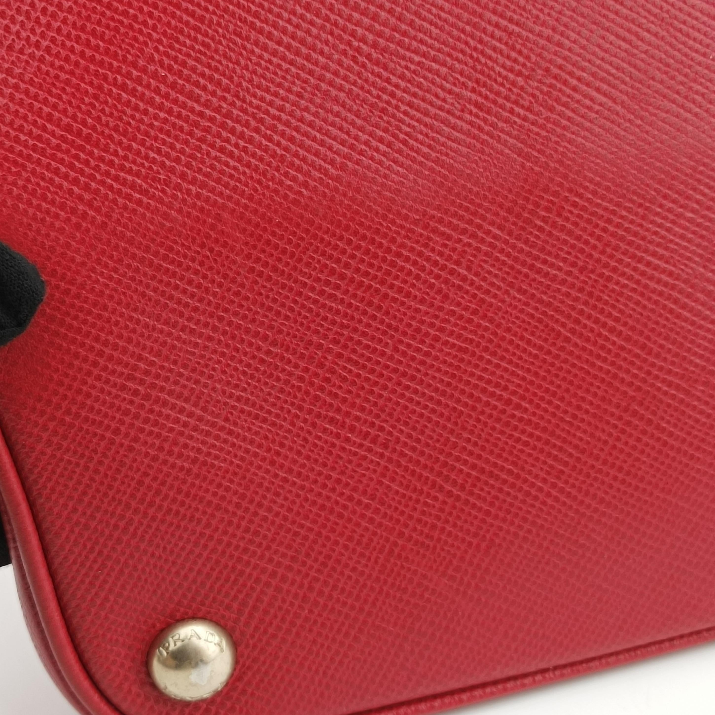 Vintage Prada Cuir  Open Promenade Satchel Red SAFFIANO　Leather BN2553 shoulderbag | stylenewstar