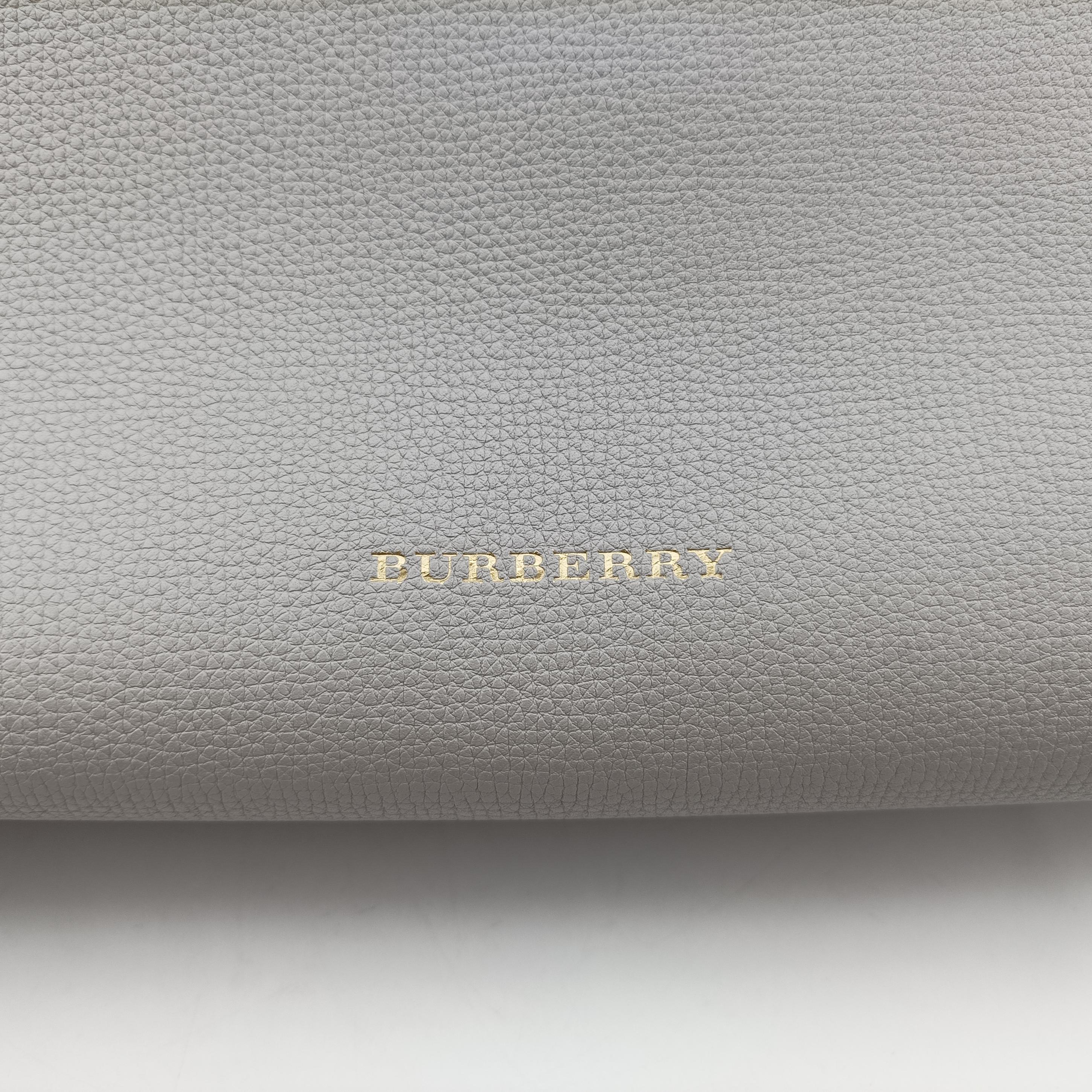 Pre-owned Burberry House Check The Banner Gray × Multicolor Leather ×Canvas  shoulderbag | stylenewstar