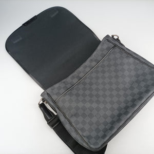 Vintage Louis Vuitton DANIEL MM Noir Damier GRAPHITE N58029 shoulderbag | stylenewstar