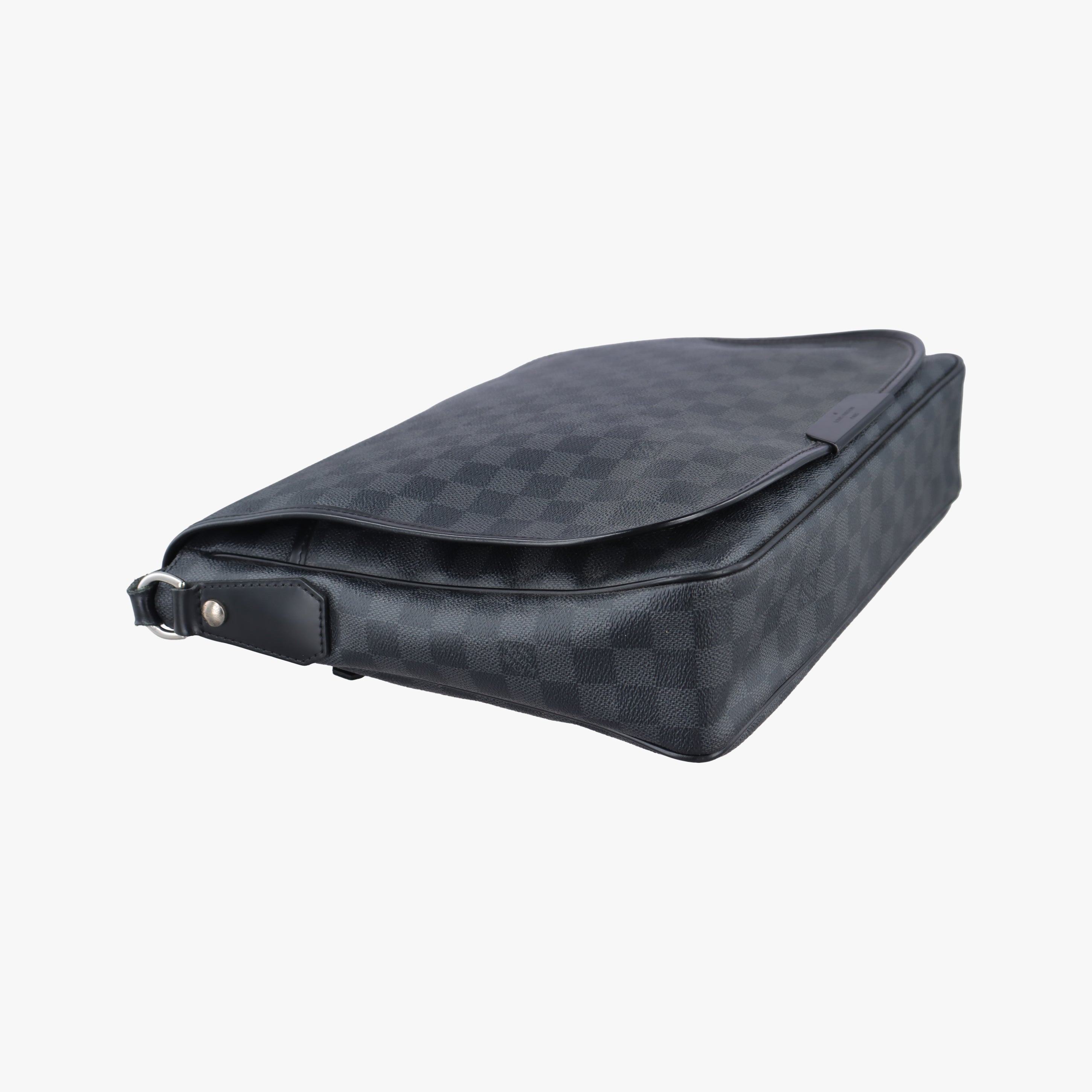 Vintage Louis Vuitton DANIEL MM Noir Damier GRAPHITE N58029 shoulderbag | stylenewstar