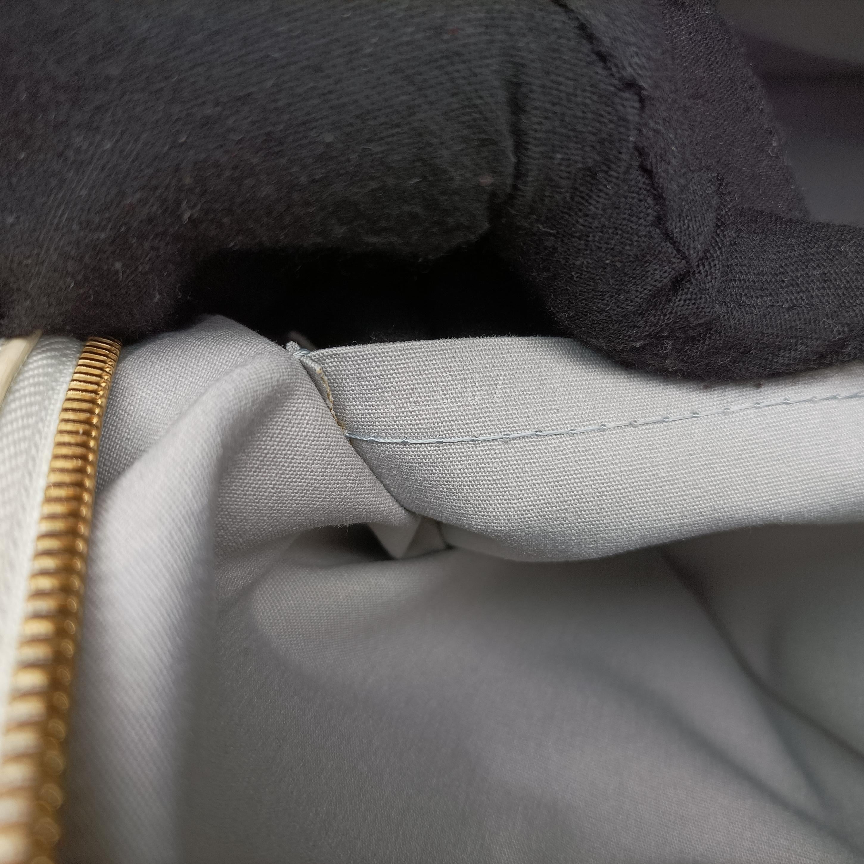 Pre-owned Louis Vuitton Summit Drive Perle Vernis M93514 handbag | stylenewstar