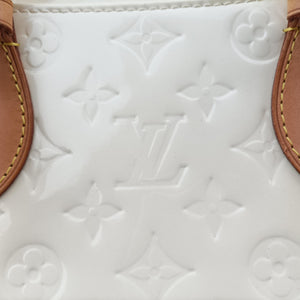 Pre-owned Louis Vuitton Summit Drive Perle Vernis M93514 handbag | stylenewstar